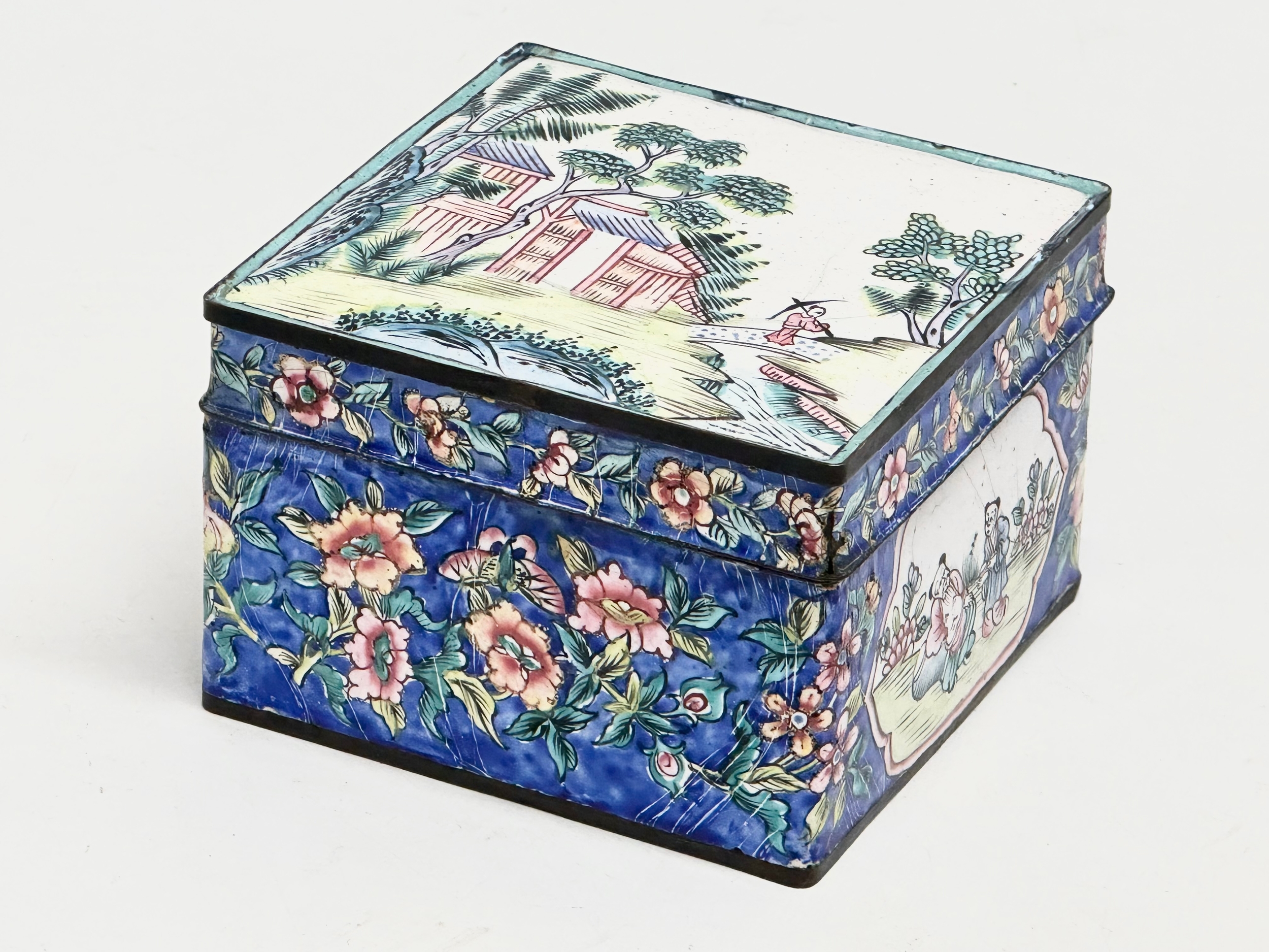 An Early 20th Century Chinese Canton Cloisonné Enamel trinket box. Circa 1900. 9.5x9.5x5.5cm - Image 2 of 12