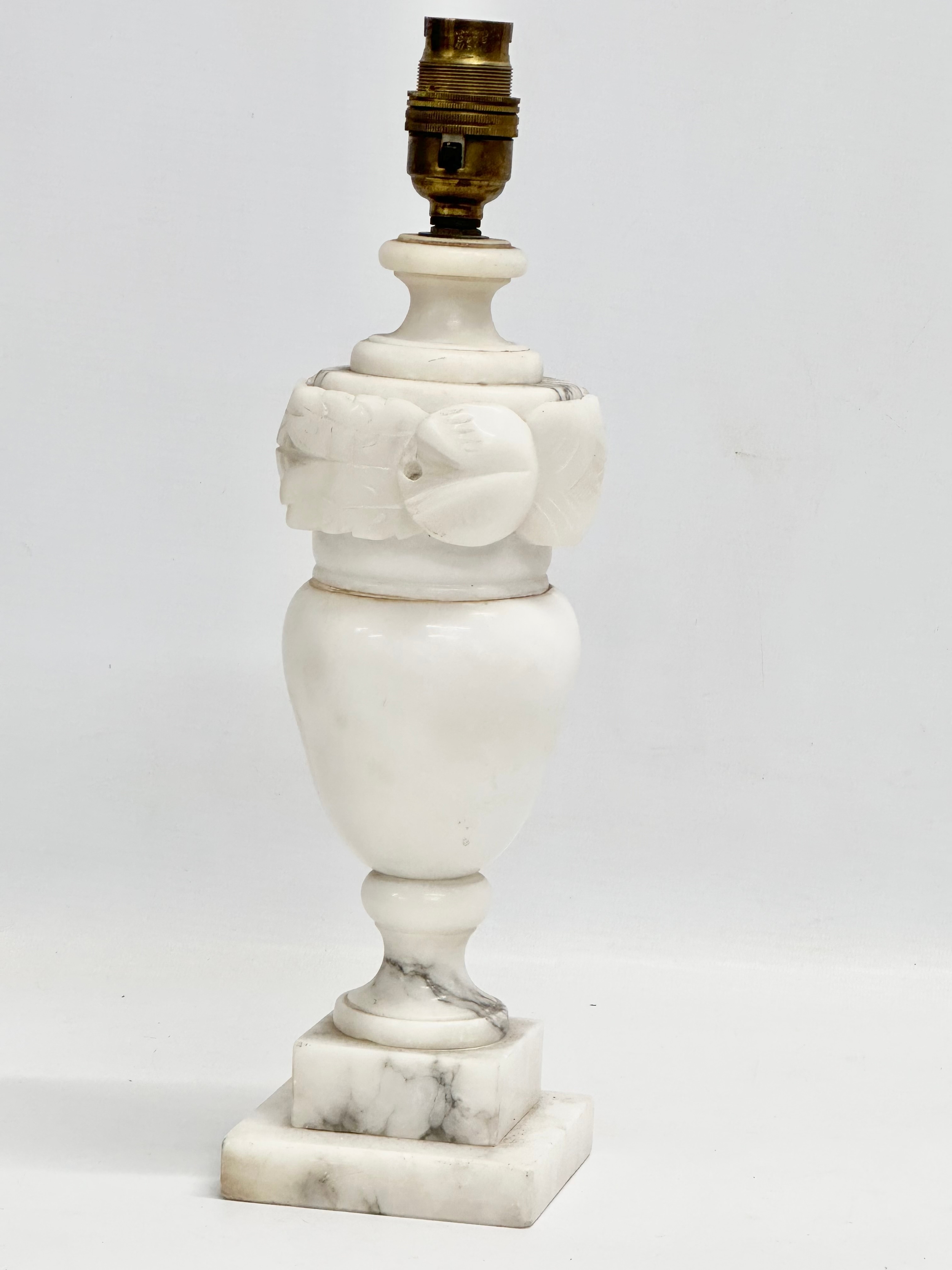 An early/mid 20th century Italian alabaster table lamp. 1930/1950. 33cm.