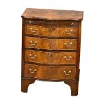 An Early 20th Century Chippendale Revival mahogany bachelors chest of drawers. 62x45x82cm