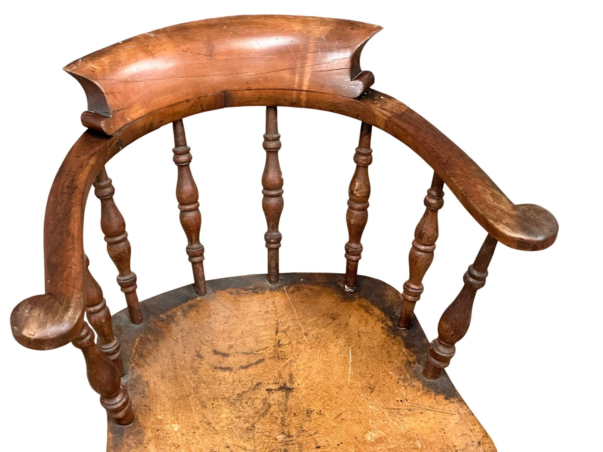 A Mid Victorian elm and beech elbow chair. - Bild 2 aus 3
