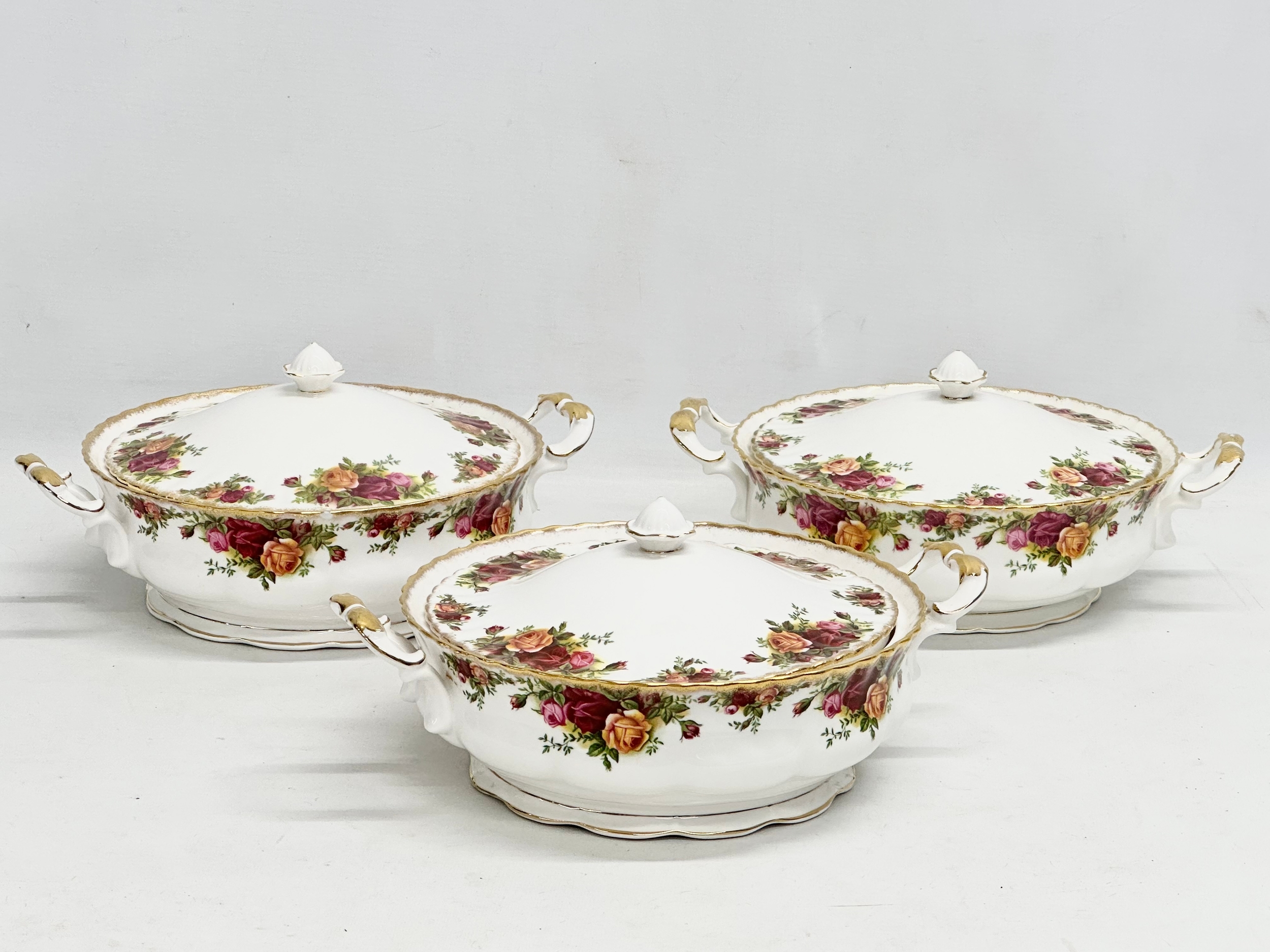 3 Royal Albert ‘Old Country Roses’ tureens. 29x22x12cm