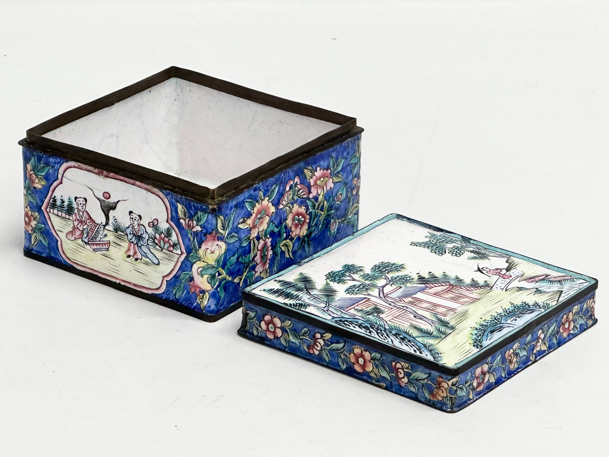 An Early 20th Century Chinese Canton Cloisonné Enamel trinket box. Circa 1900. 9.5x9.5x5.5cm - Image 3 of 12