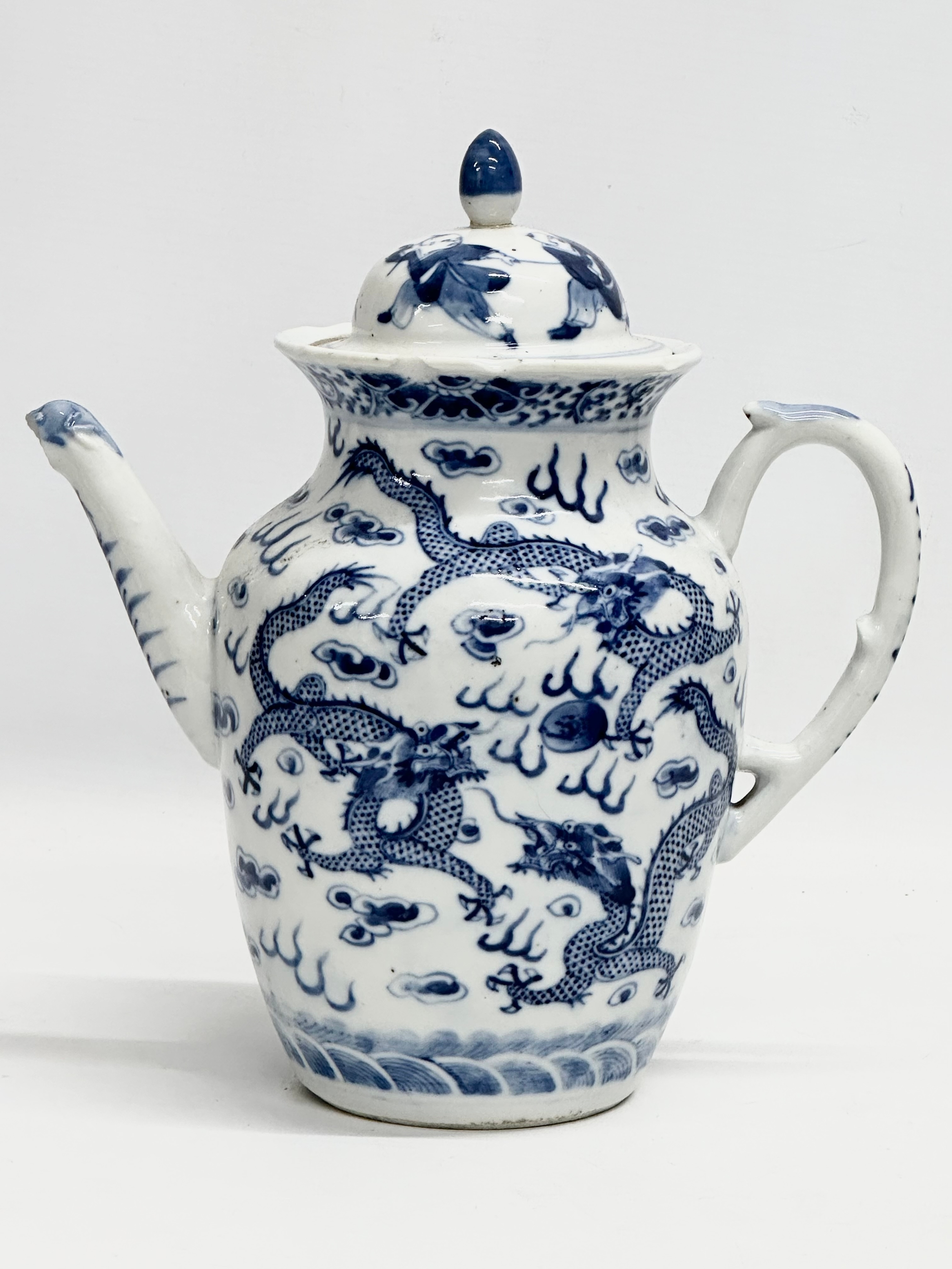 A collection of 18th and 19th Century Chinese and Japanese pottery. A Late 18th Century Chinese - Image 24 of 44