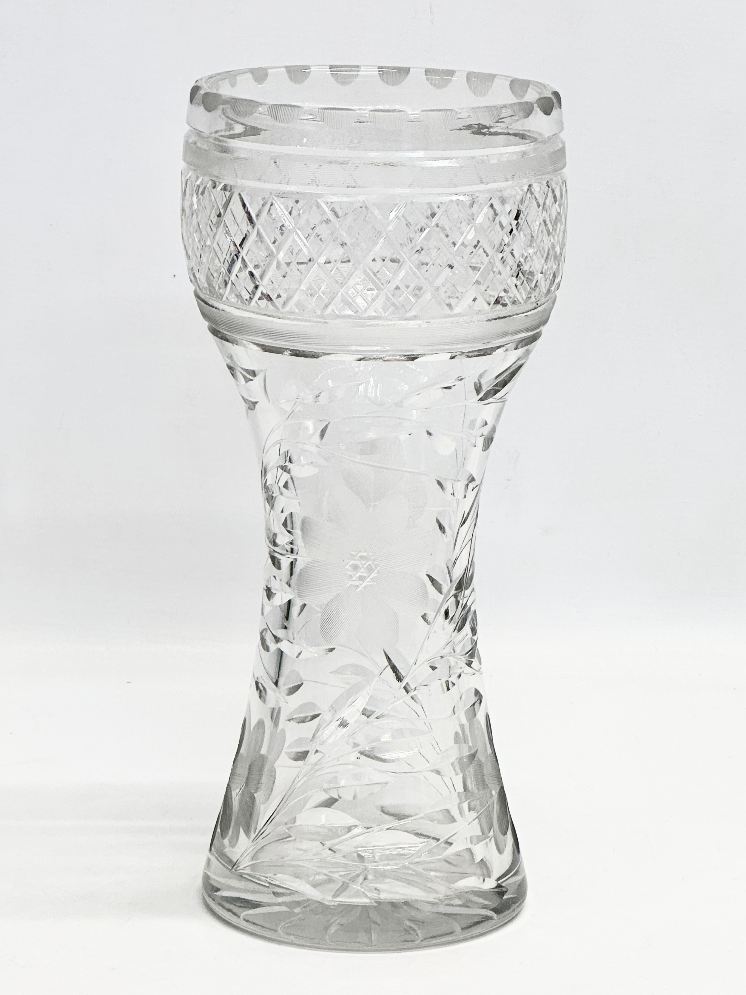 A large early 20th century good quality cut glass vase with etched sunflowers. Circa 1910. 31cm - Image 6 of 7