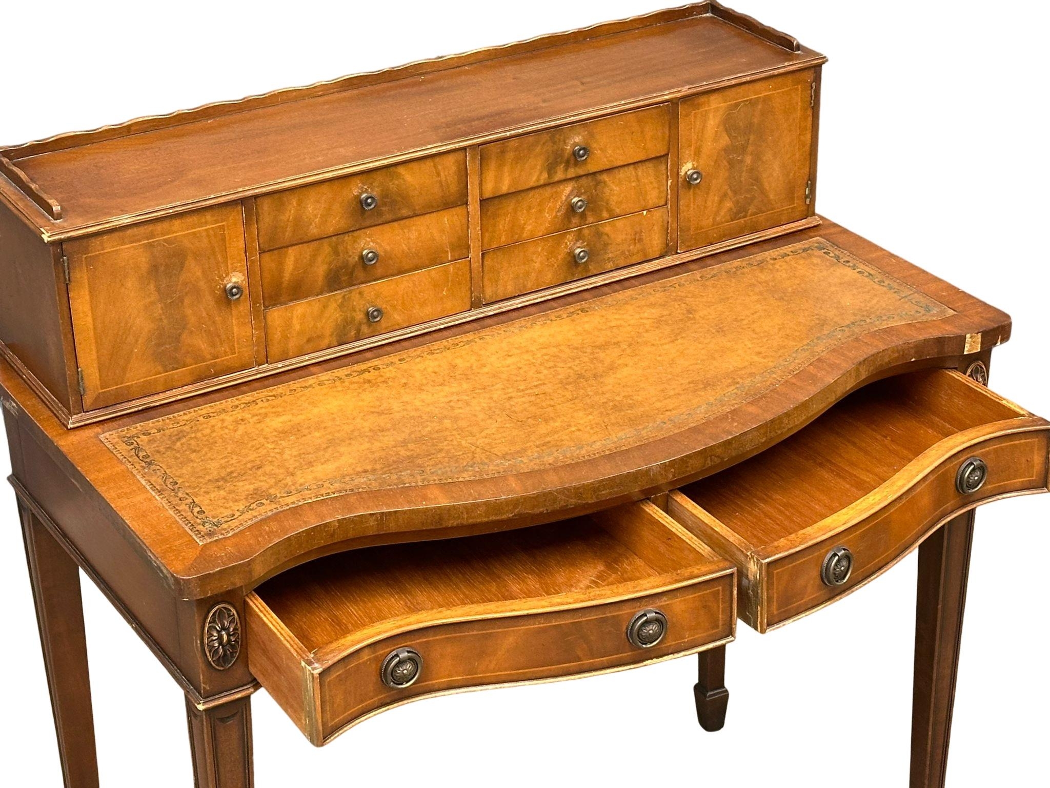 A Hepplewhite style mahogany writing desk with leather top. 91x51x98cm - Image 6 of 6