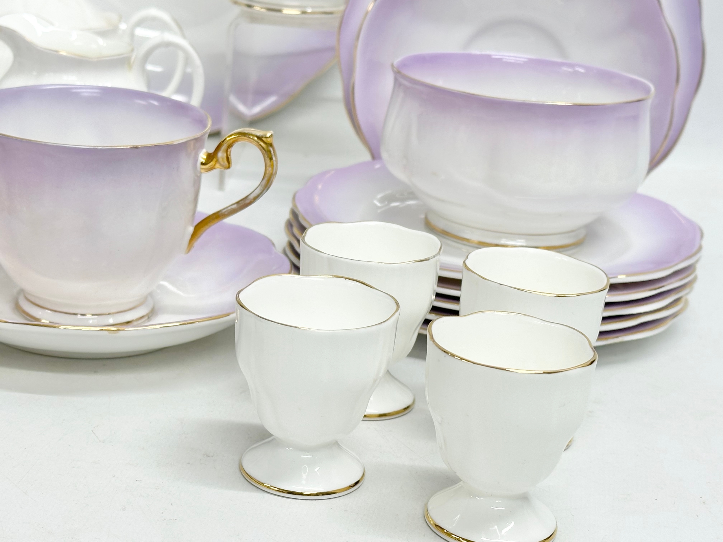 A quantity of Royal Albert tea ware. A 20 piece Royal Albert ‘Rainbow’ tea service with a Royal - Bild 2 aus 7