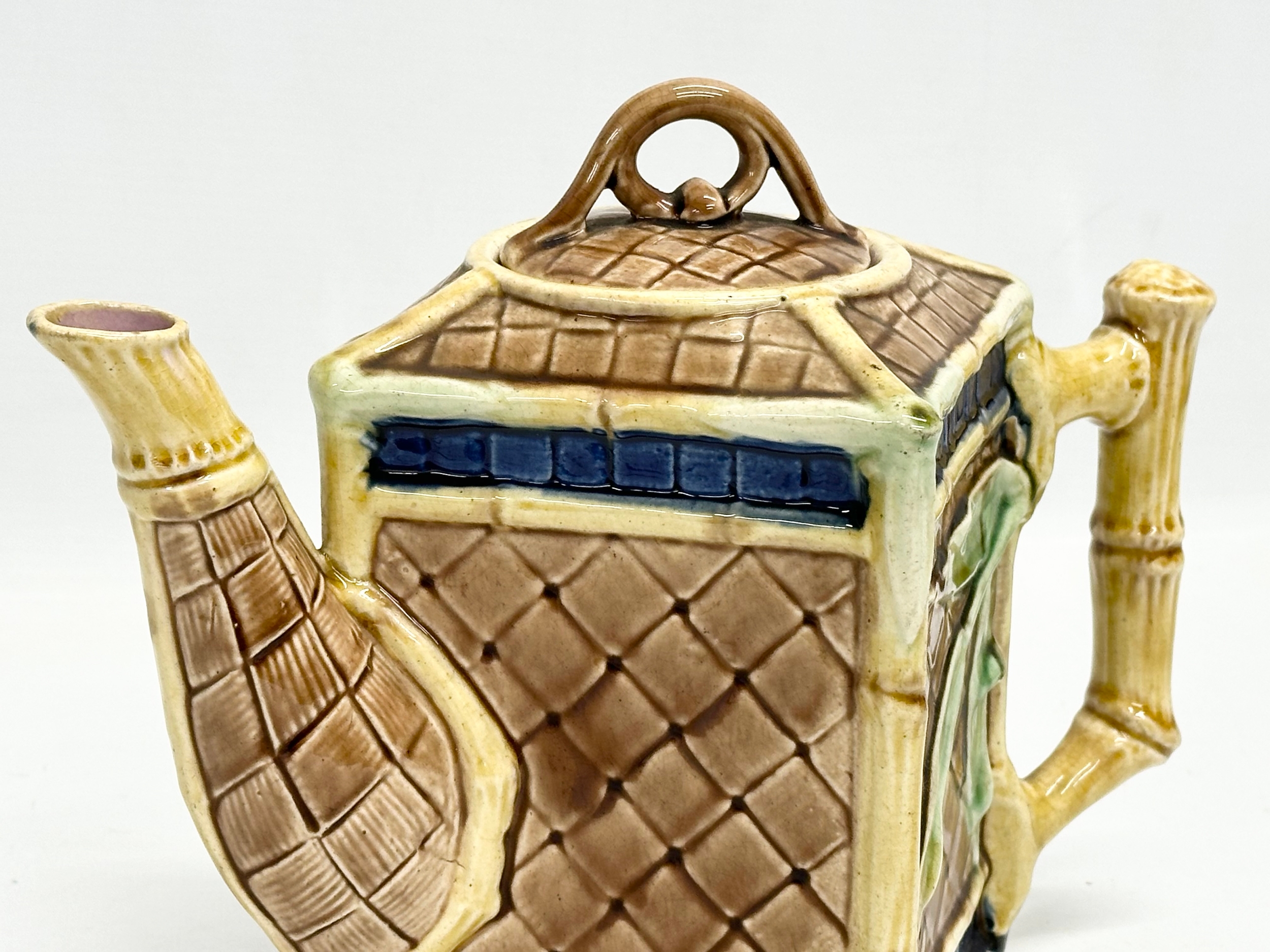 A Late 19th Century Majolica teapot by Thomas Forester. Circa 1880-1890. 24x15x19cm - Image 2 of 6