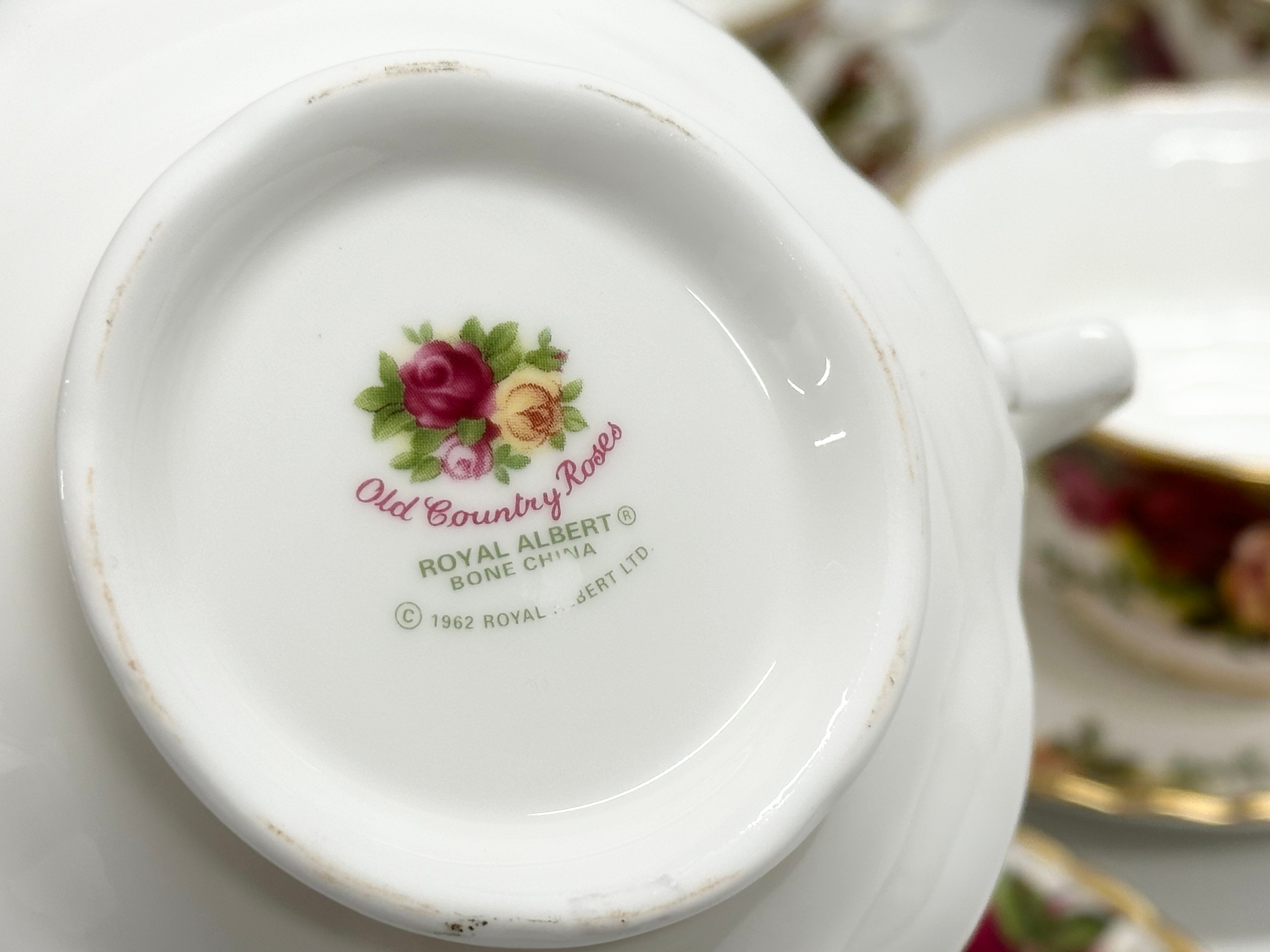 12 Royal Albert ‘Old Country Roses’ soup bowls with 12 saucers. 24 piece. - Image 4 of 4