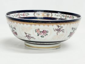 Edme Samson. A large Late 19th Century Samson Armorial French bunch bowl. Circa 1890. 25.5x10.5xm