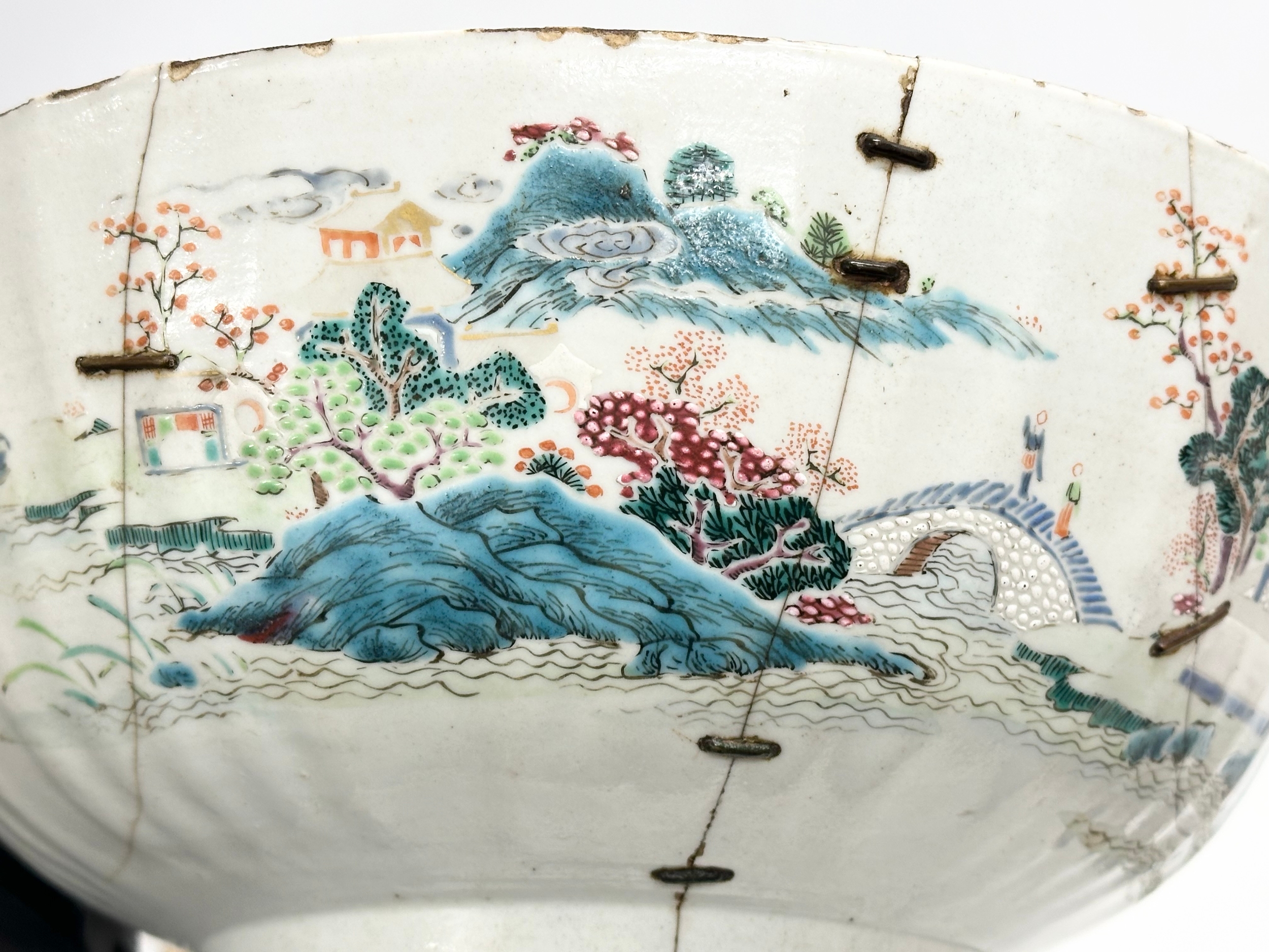 A collection of 18th and 19th Century Chinese and Japanese pottery. A Late 18th Century Chinese - Image 44 of 44