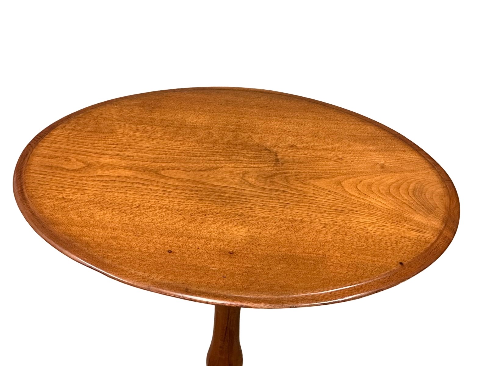 A Mid Victorian mahogany pedestal table on cabriole legs. 61x45x69cm - Image 2 of 4