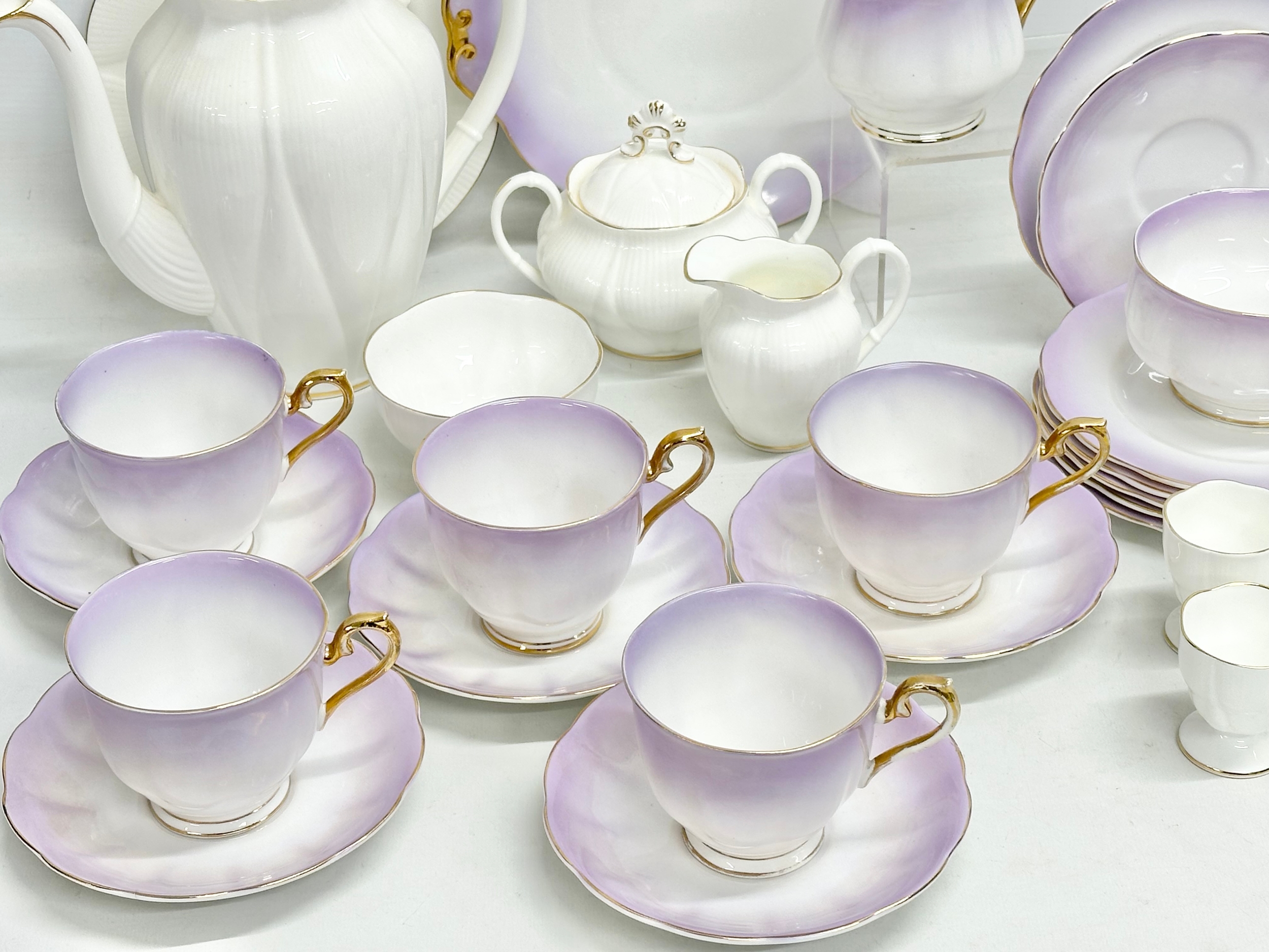 A quantity of Royal Albert tea ware. A 20 piece Royal Albert ‘Rainbow’ tea service with a Royal - Bild 4 aus 7