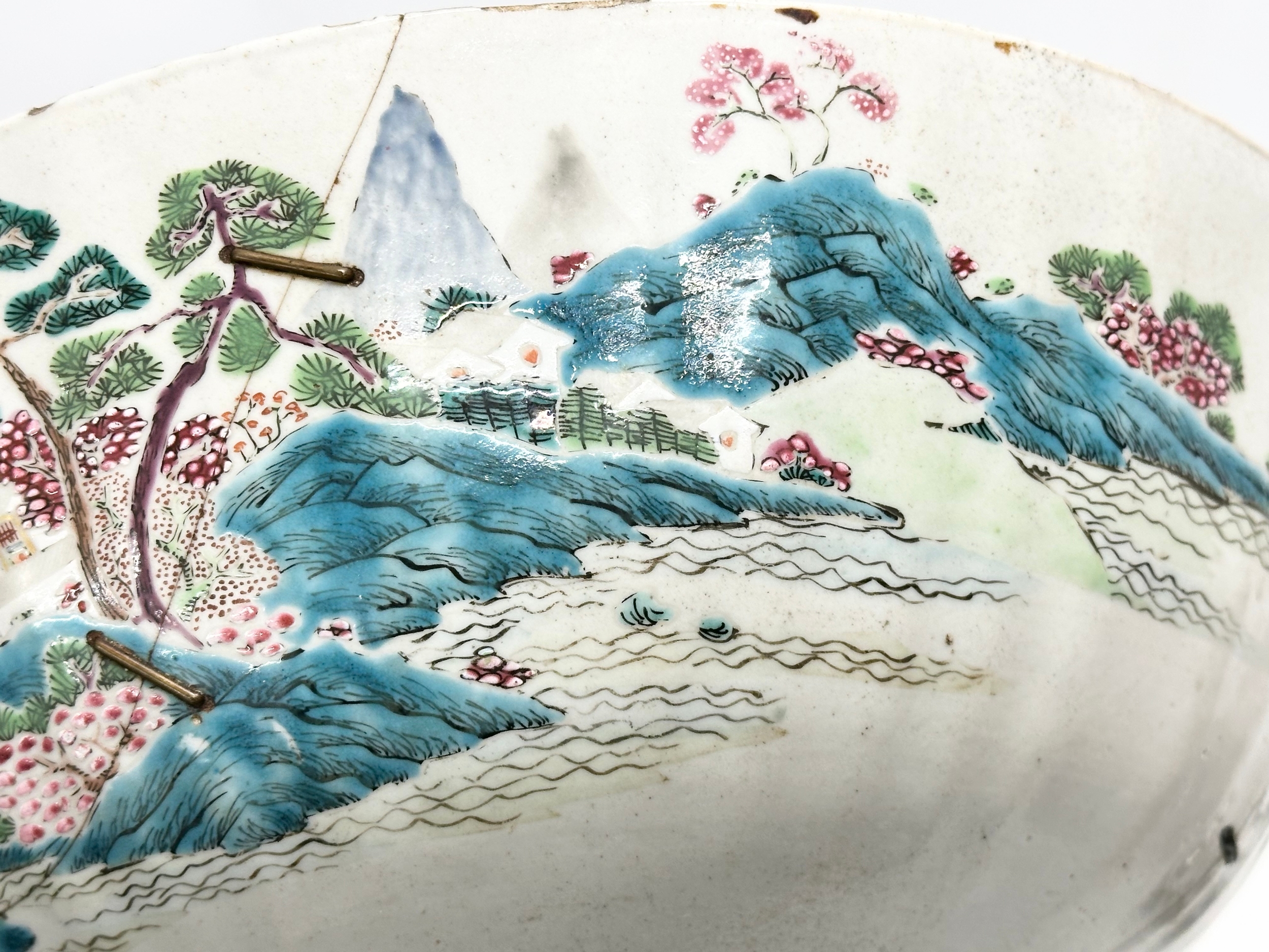 A collection of 18th and 19th Century Chinese and Japanese pottery. A Late 18th Century Chinese - Image 43 of 44