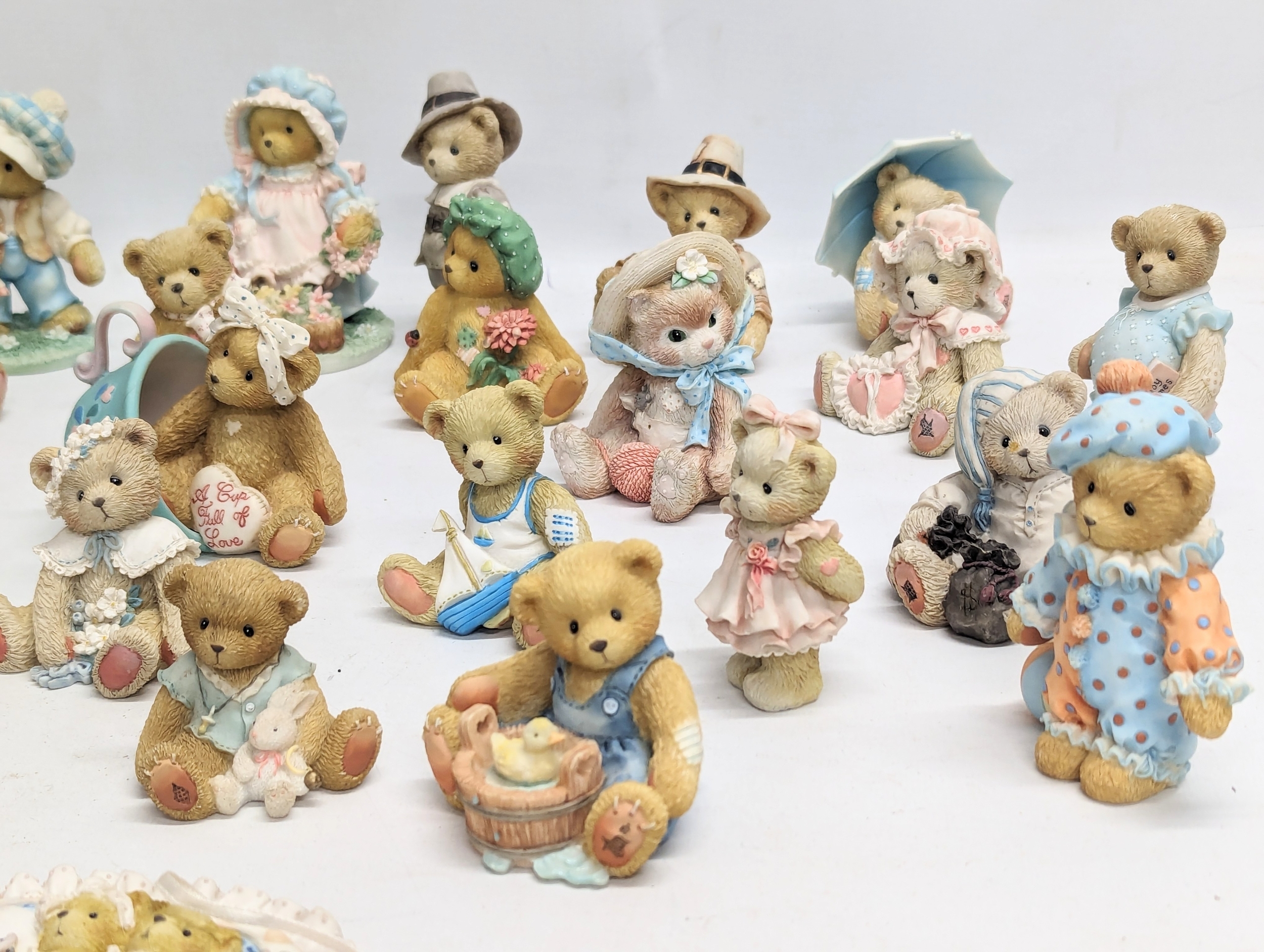 A collection of Cherished Teddies figures. Priscilla Hillman. - Bild 3 aus 3