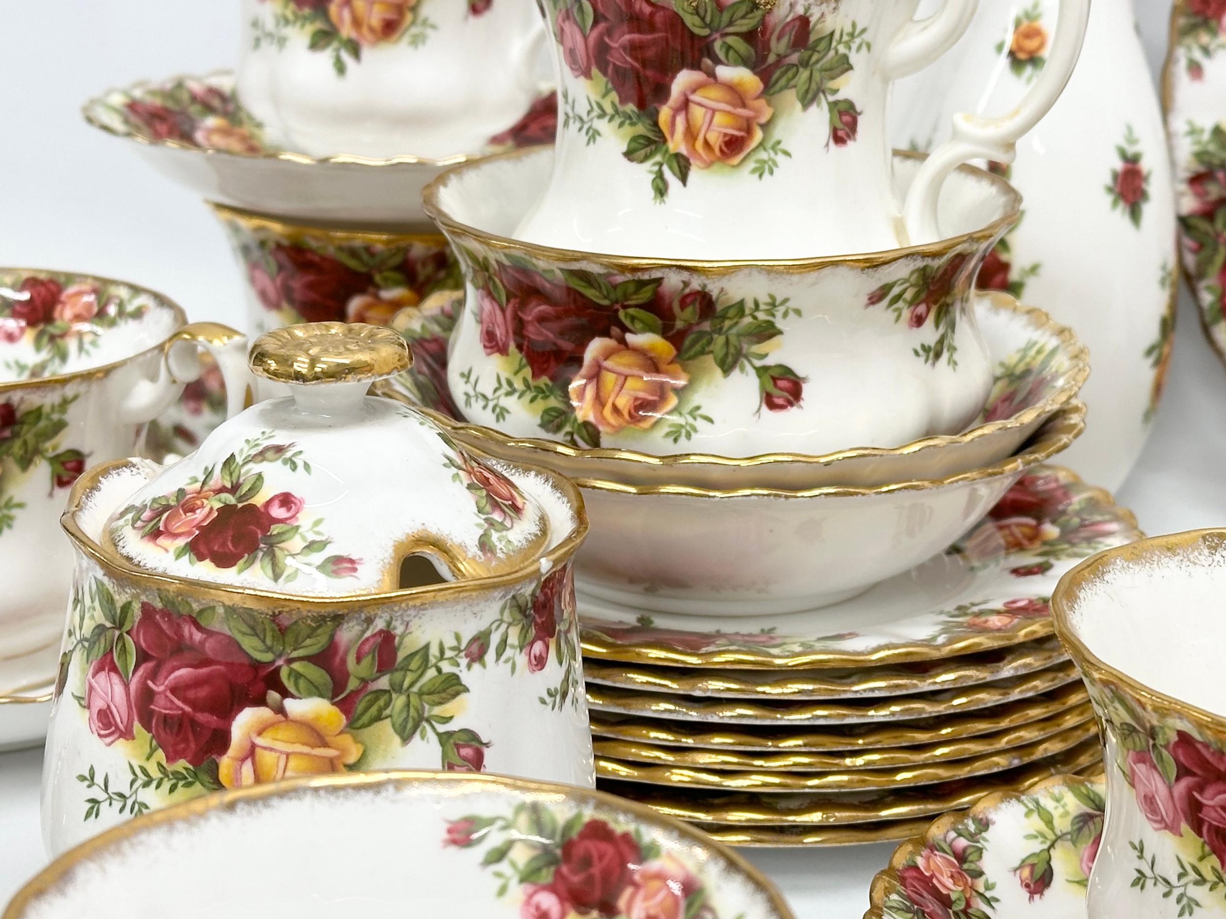 32 piece of Royal Albert ‘Old Country Roses’ tea service. 2 salad plates, a vase, sugar bowl with - Image 3 of 6