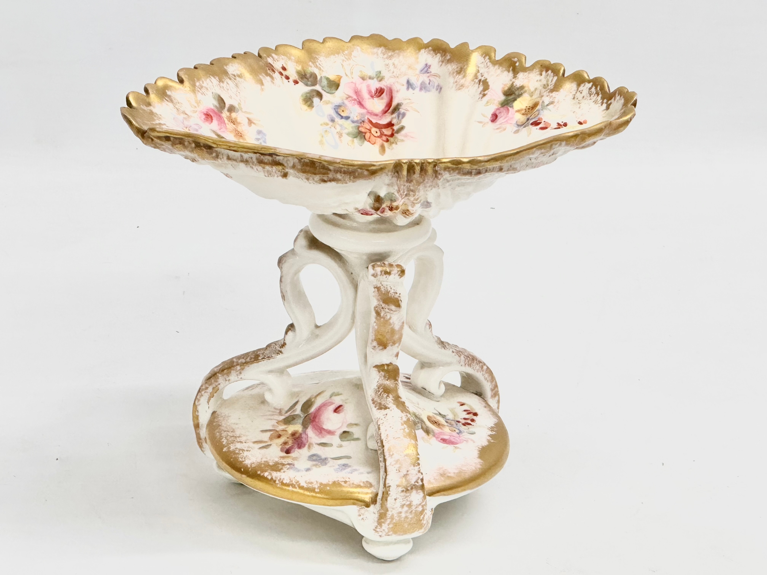A Late 19th Century hand painted gilt compote. 18x15x15.5cm