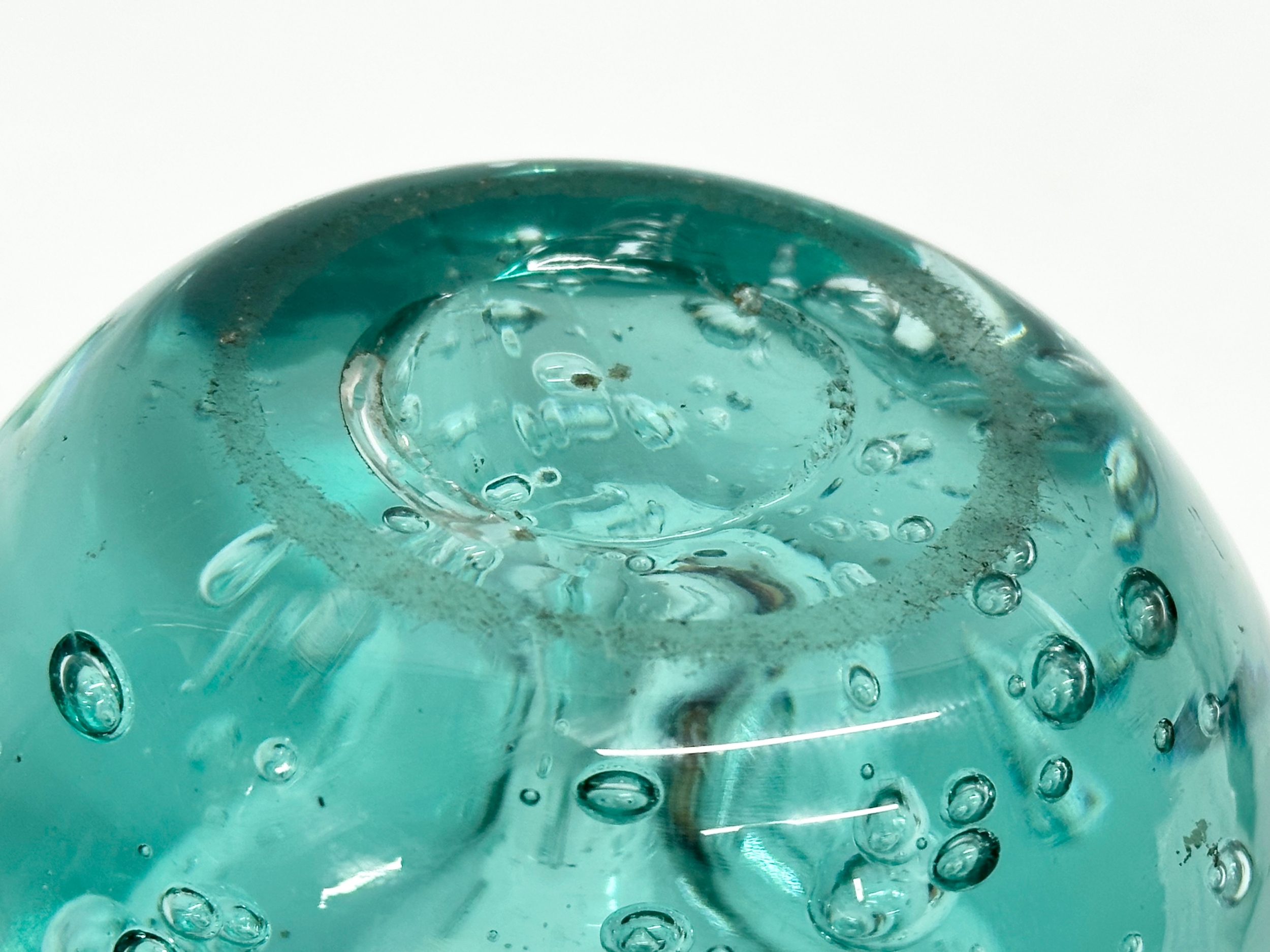 A Victorian glass paperweight inkwell with stopper. 9x11cm - Image 5 of 5