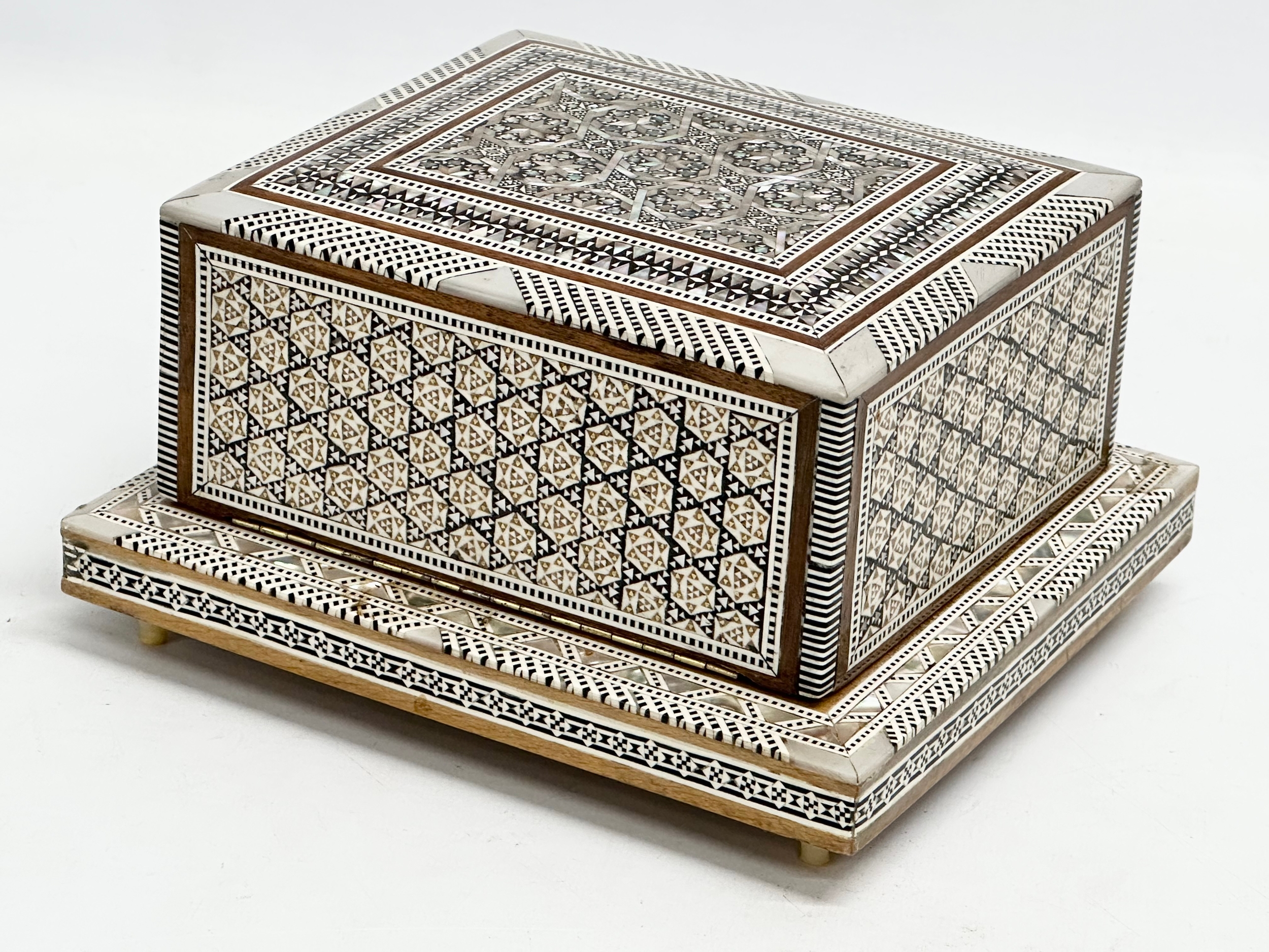 A Mother of Pearl inlaid musical cigarette box. 19x17x11cm - Image 3 of 5