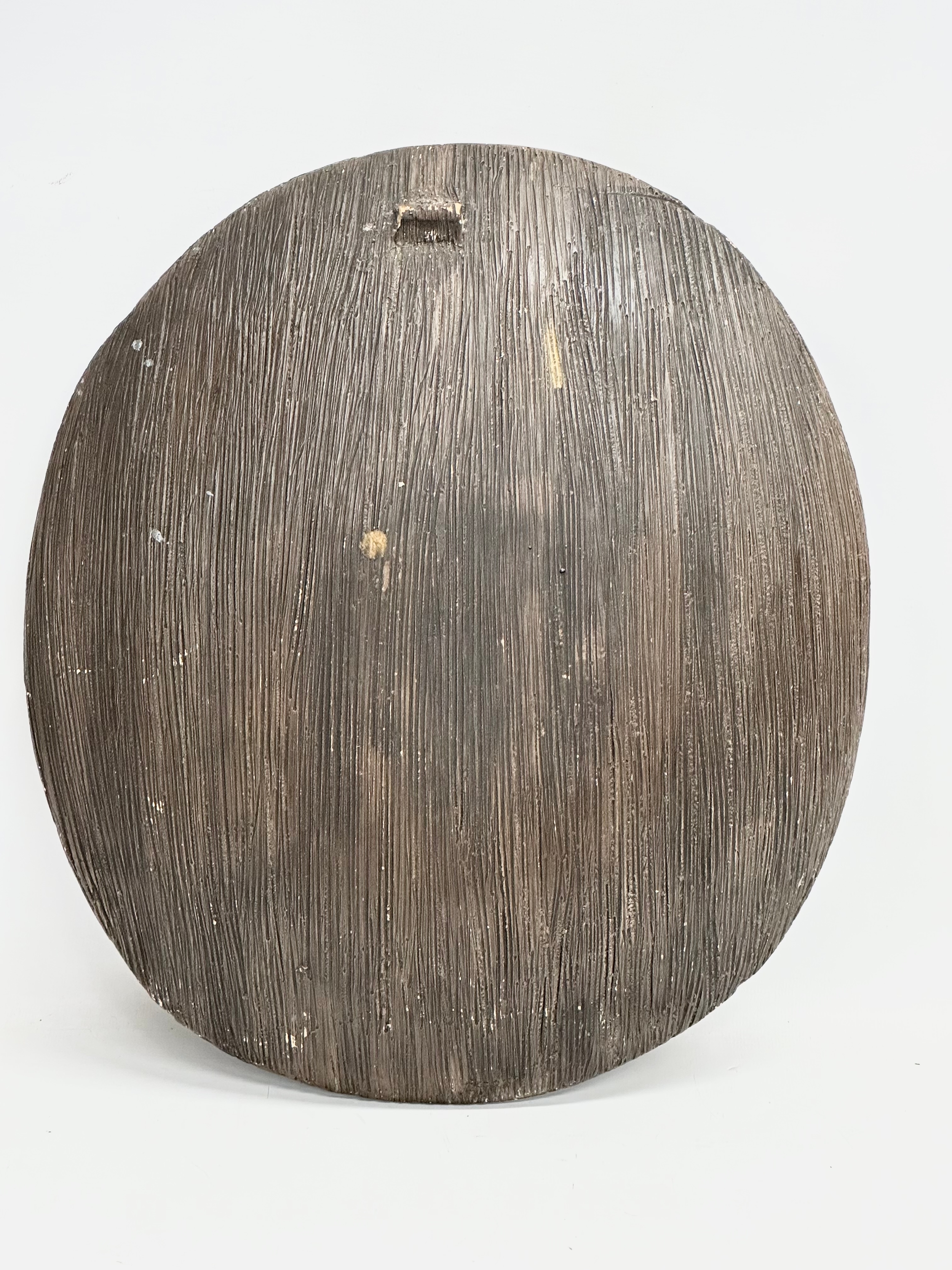 A large Mid 20th Century wall plaque/bowl by renowned pottery maker Manuel Benlloch. 31x36x5cm - Image 6 of 7
