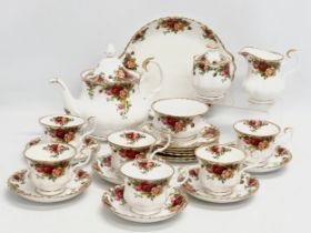 A 23 piece Royal Albert ‘Old Country Roses’ tea service. Teapot, 2 sugar bowls, milk jug, cake