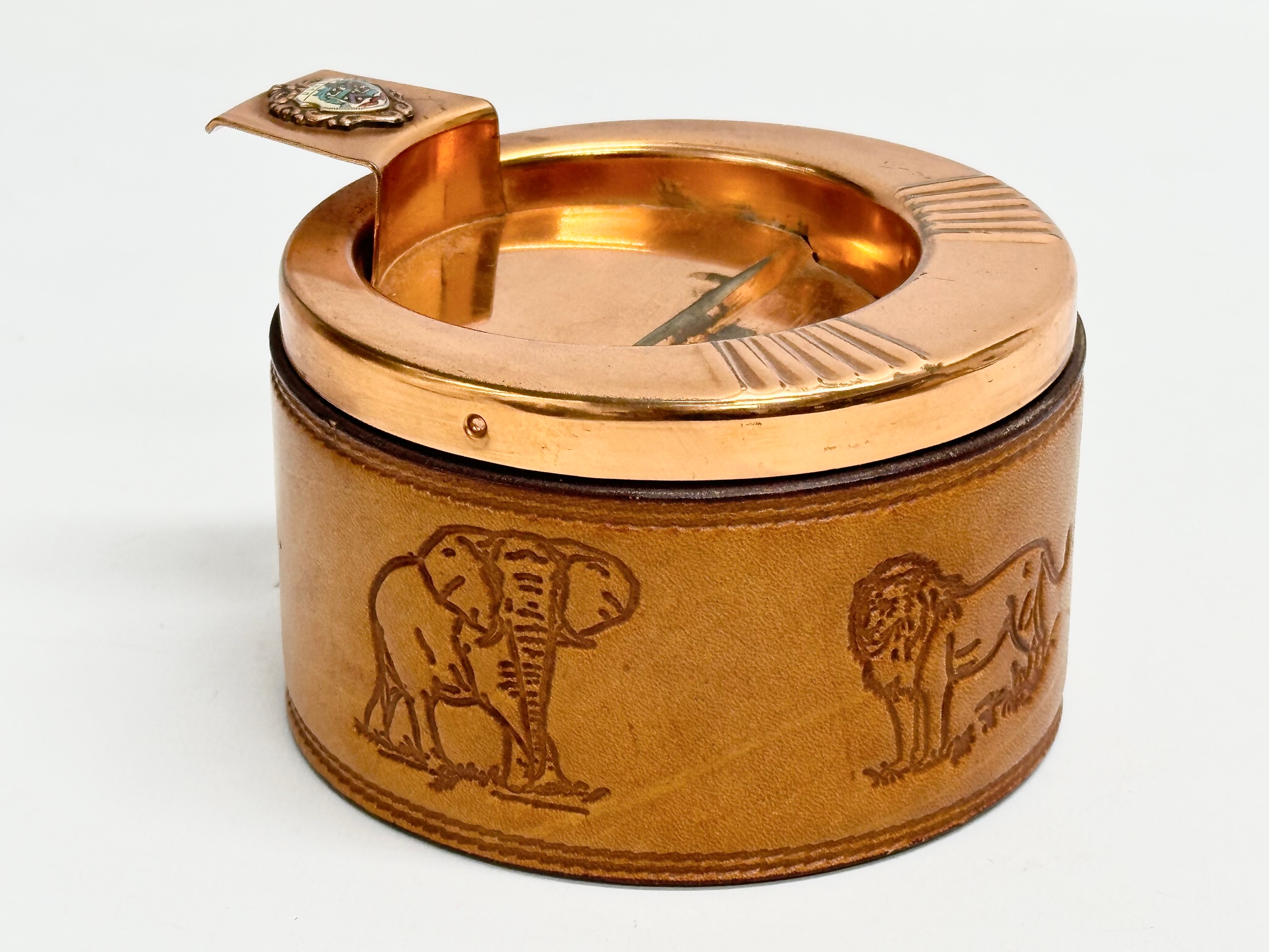 A pair of South African Durban Lines ships copper and leather bound ashtrays. 11.5x13x8cm - Image 2 of 8