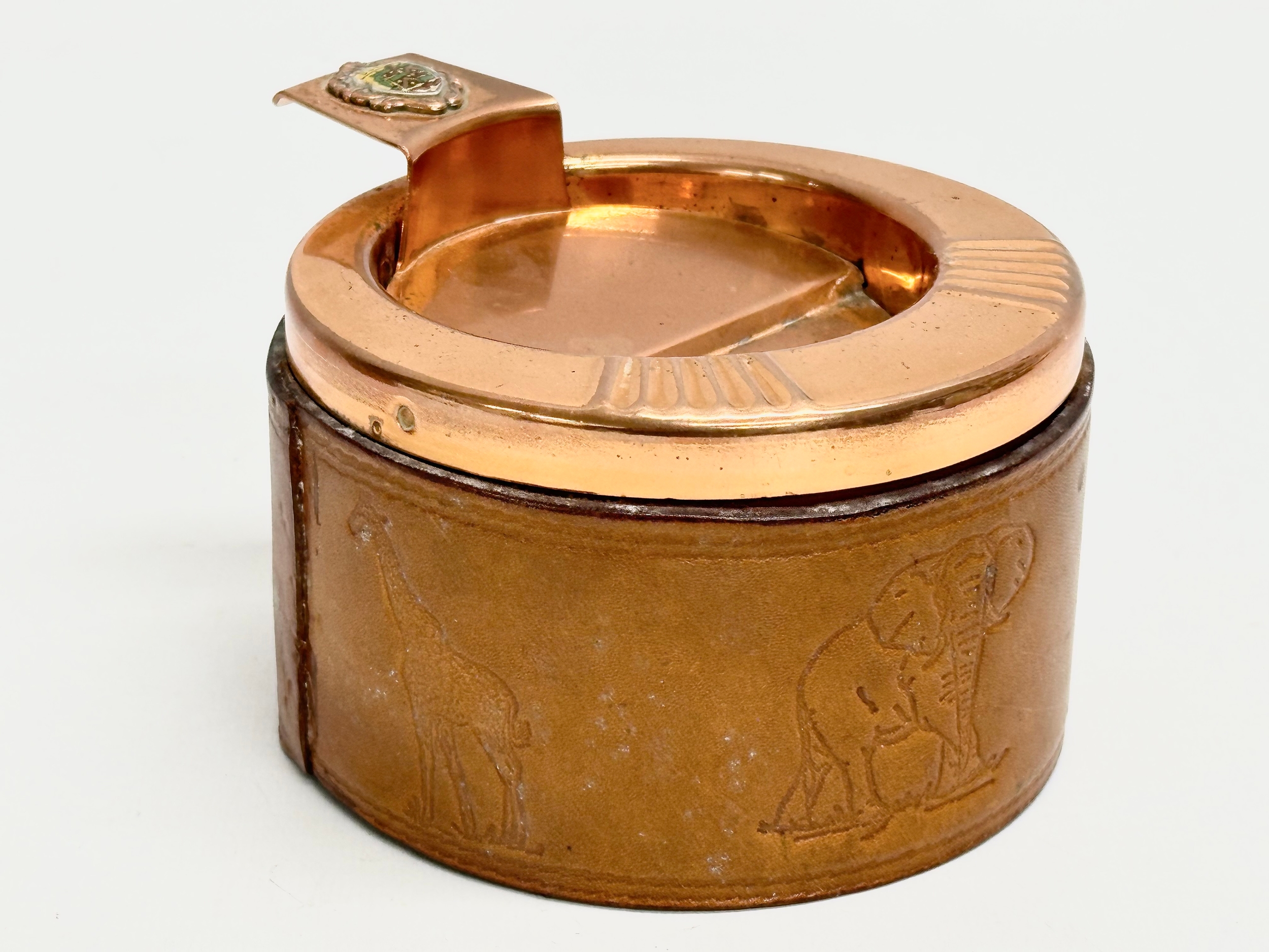 A pair of South African Durban Lines ships copper and leather bound ashtrays. 11.5x13x8cm - Image 6 of 8