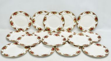 A set of 16 Royal Albert ‘Old Country Roses’ dinner plates. 26cm