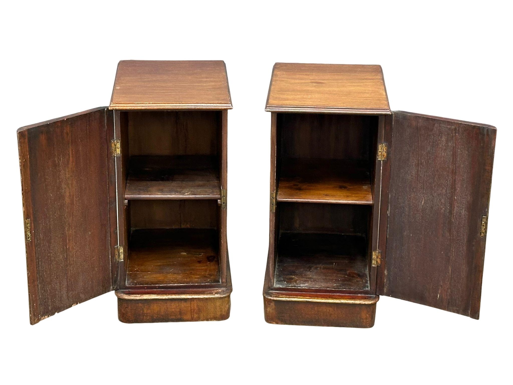 A pair of Victorian mahogany pedestal bedside lockers, 36.5cm x 53cm x 73cm 8 - Image 5 of 5