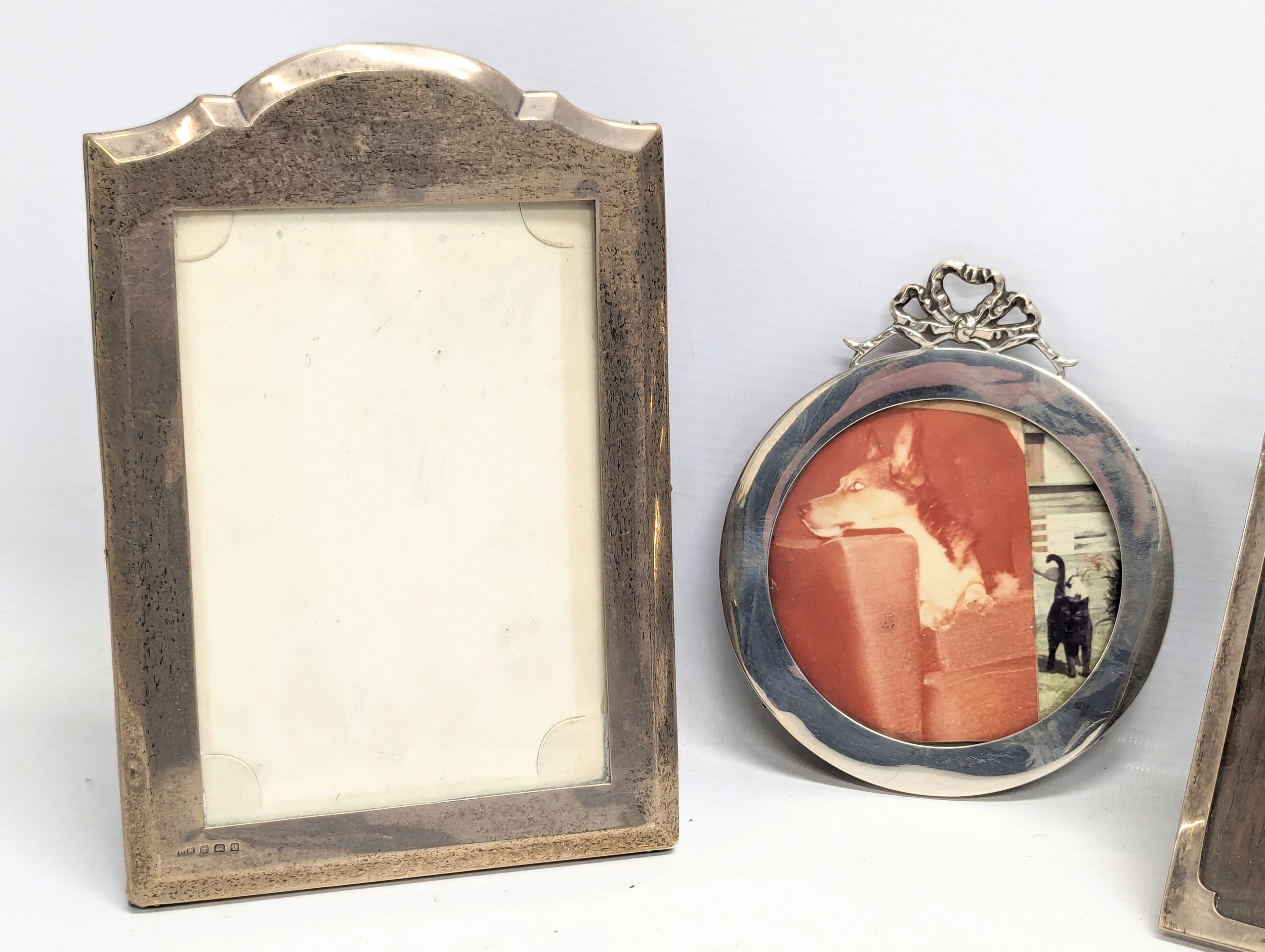 4 silver photo frames. Birmingham, 1942. Birmingham, 1911. Sheffield, 1982. Birmingham, 1919. - Image 2 of 3