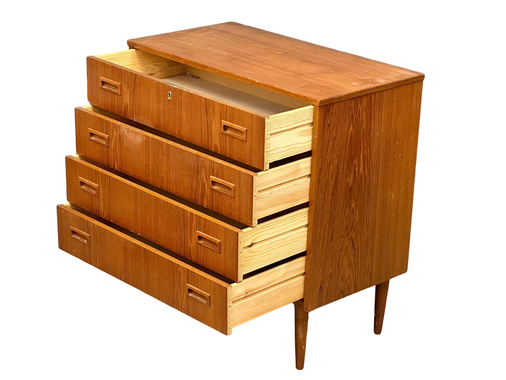 A Danish Mid Century teak chest of drawers. 77x41x79cm - Bild 3 aus 6