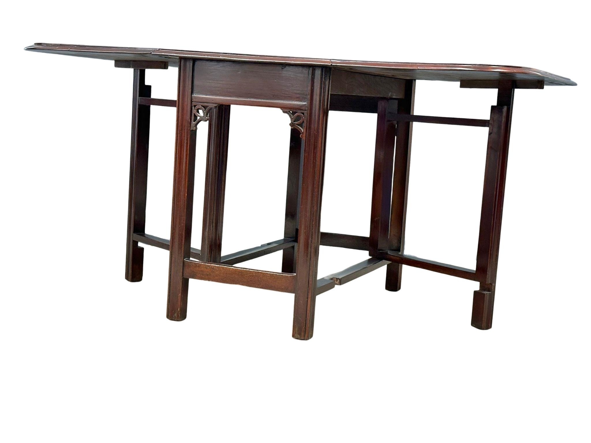 An early 19th century Chinese Chippendale style drop-leaf dining table, circa 1800-1820. 145cm x - Image 2 of 5