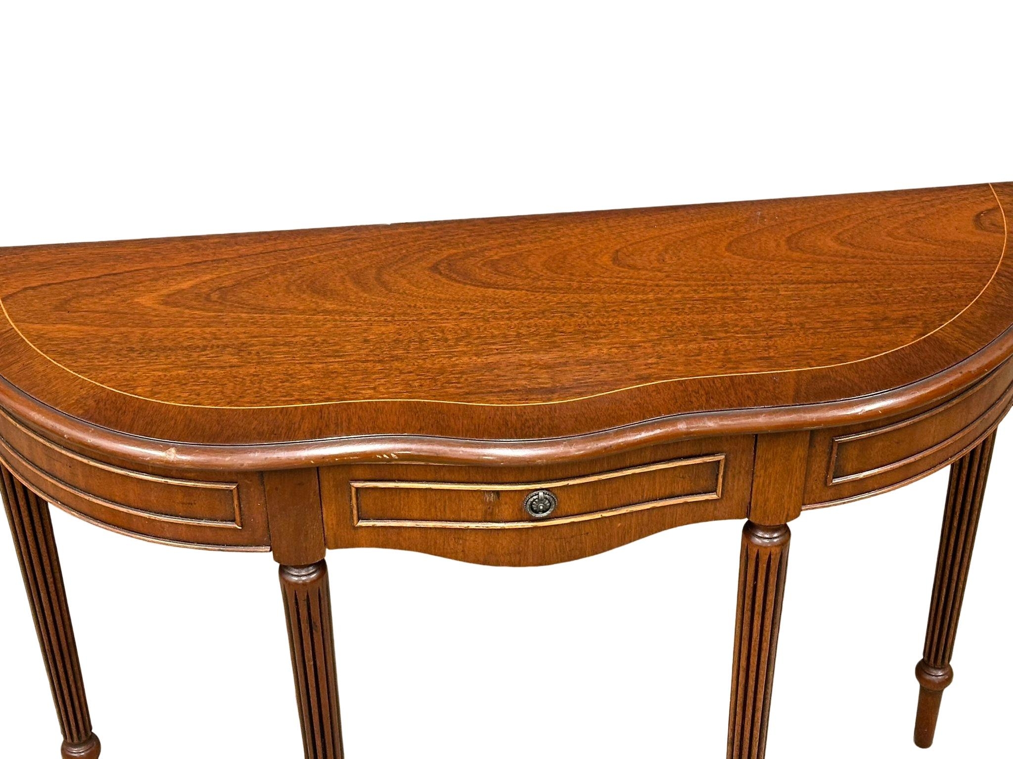A Georgian style inlaid mahogany side table with the dummy drawer. 102x34x76cm - Image 2 of 3