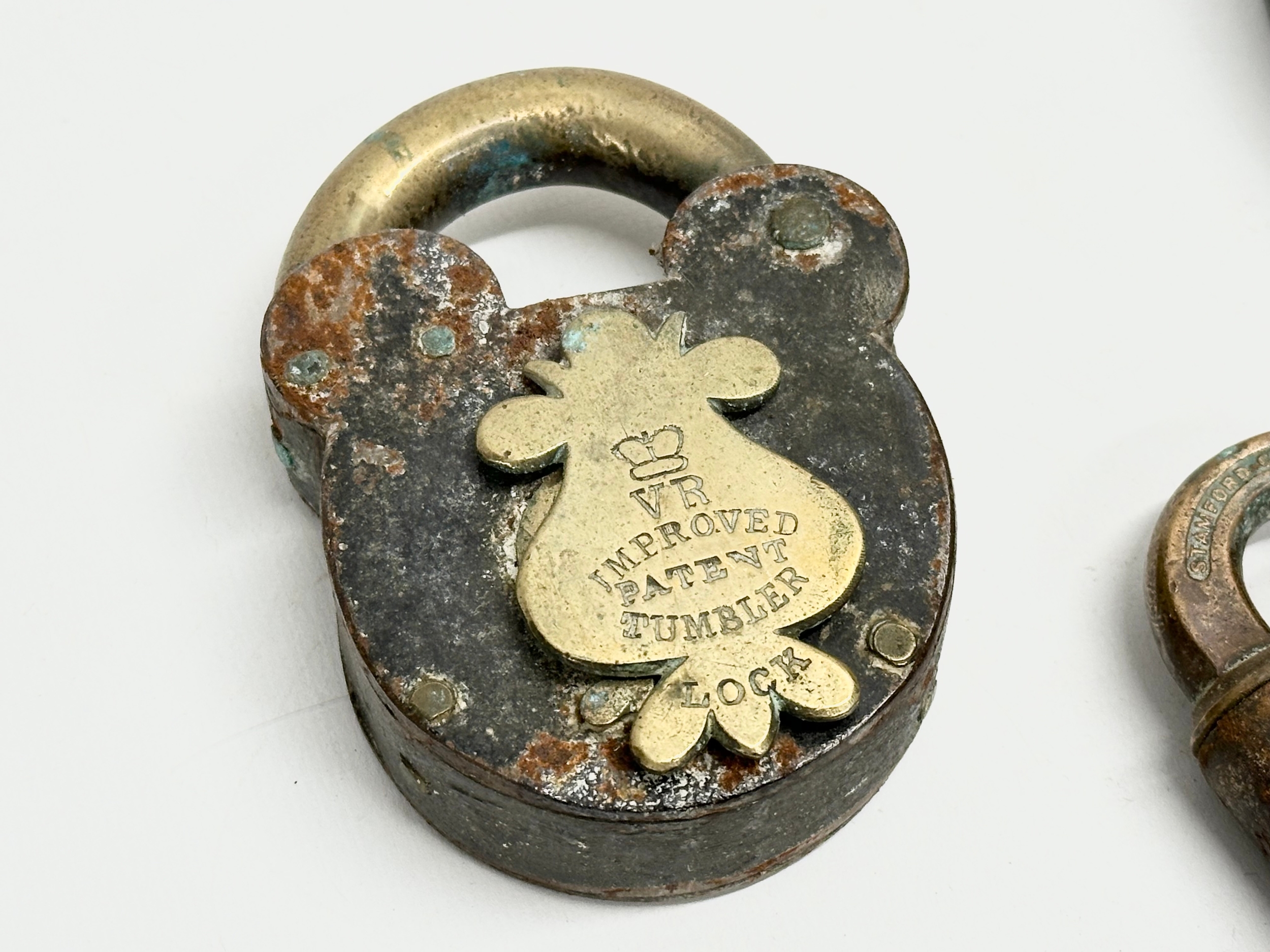 4 Victorian heavy padlocks with an Early 20th Century Yale padlock. Improved Patent Tumbler etc. - Image 7 of 8