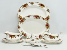 A quantity of Royal Albert ‘Old Country Roses’ dinner ware. 2 platters, 2 gravy boats and saucers,