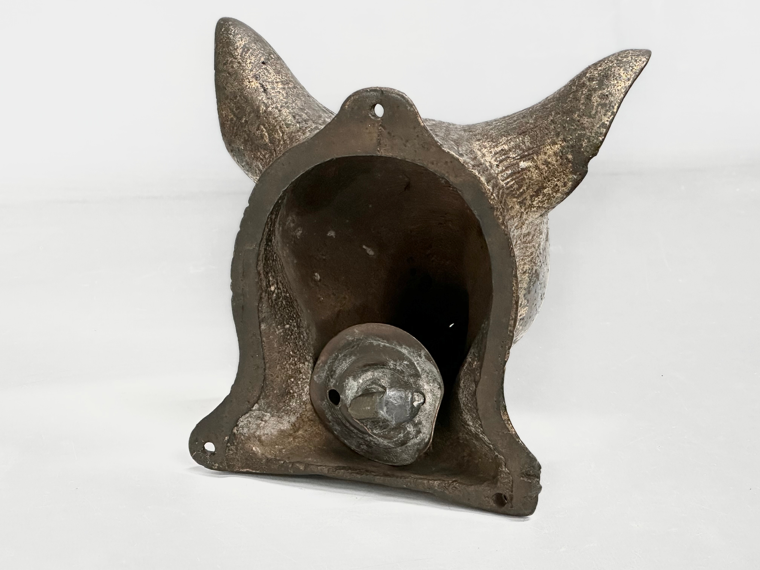 An Early 20th Century brass fox gas wall light. Circa 1900. 16x15x18cm - Image 3 of 3