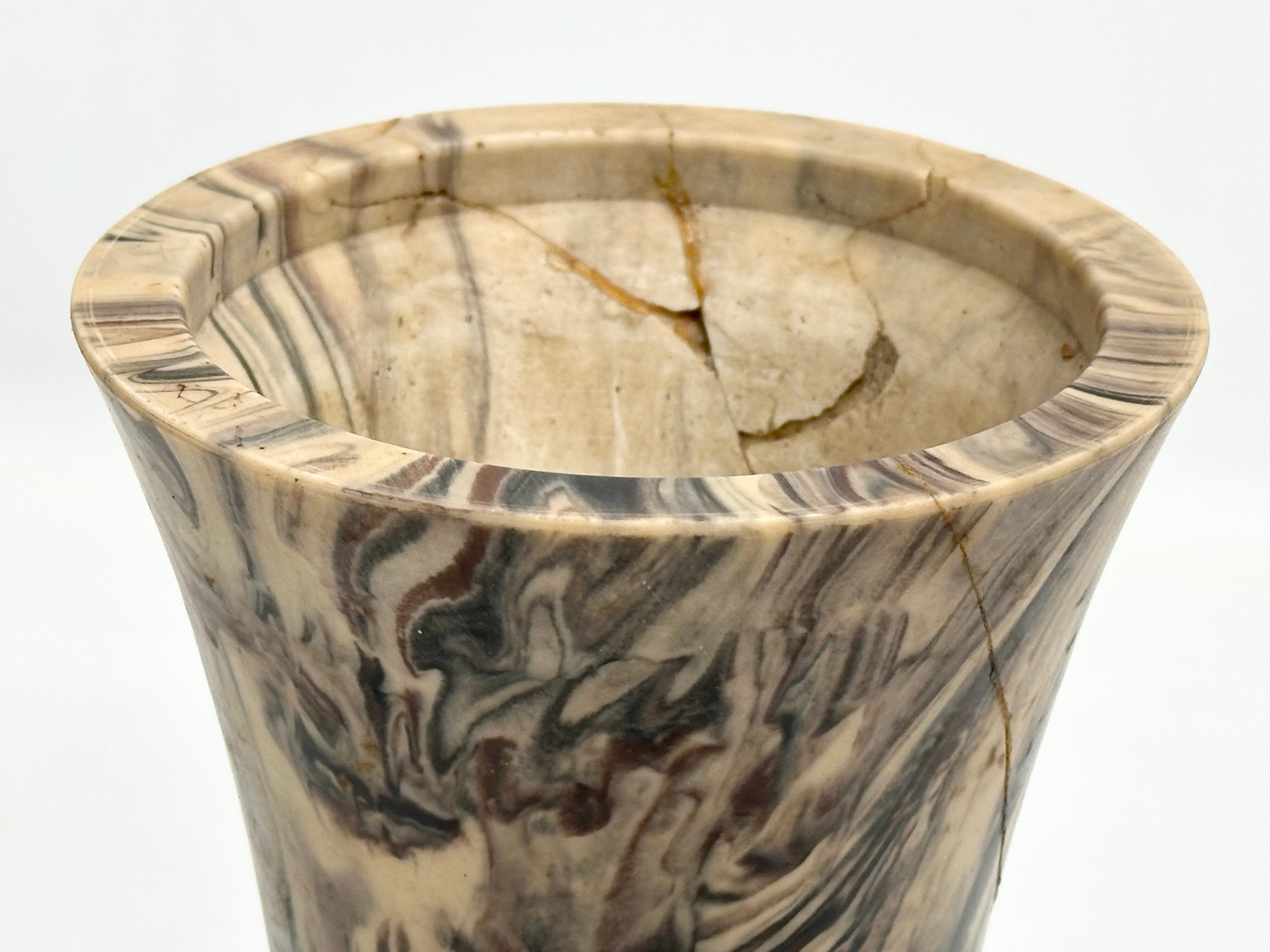 A marble vase. 13x23cm - Image 2 of 5