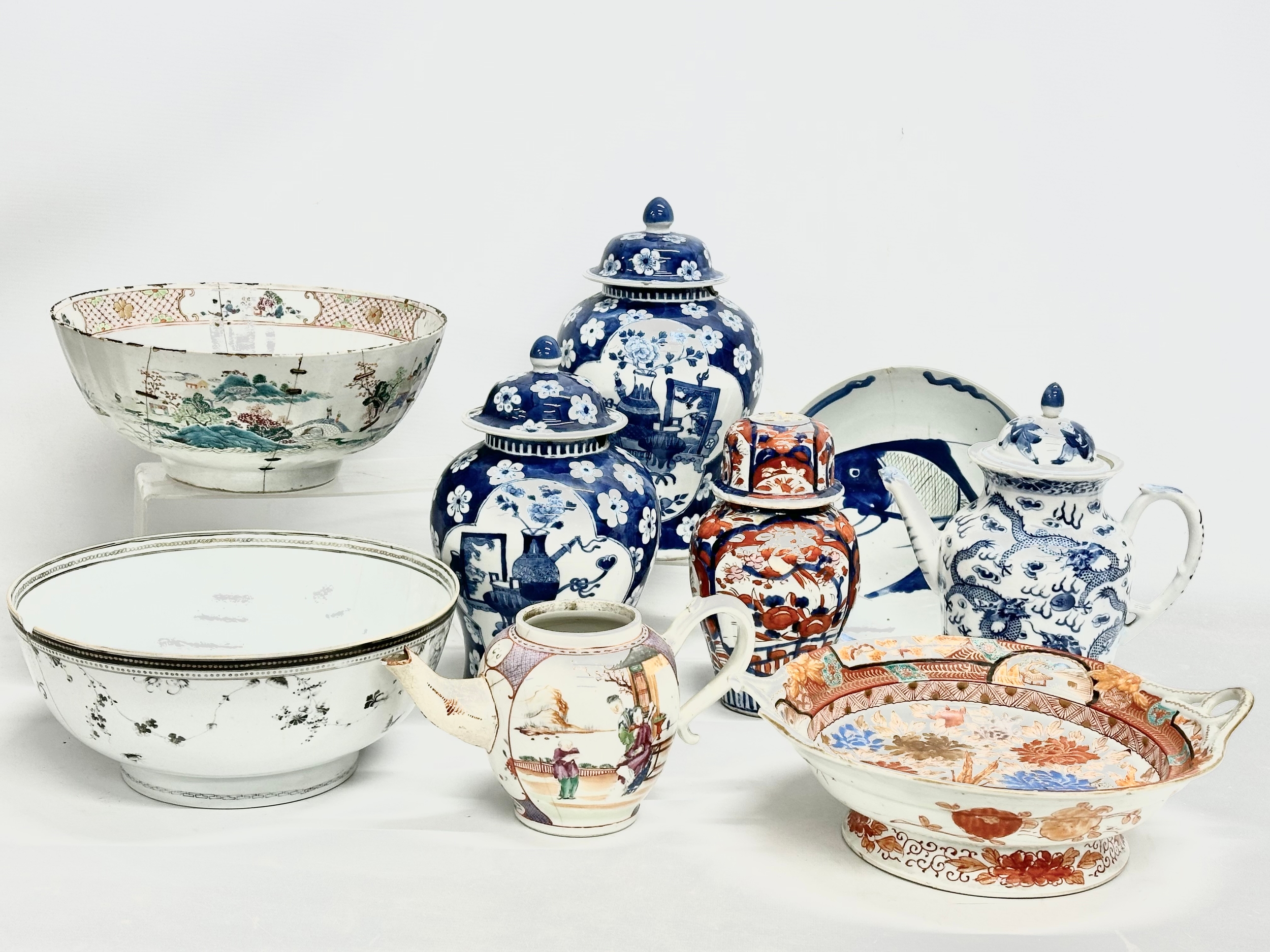 A collection of 18th and 19th Century Chinese and Japanese pottery. A Late 18th Century Chinese