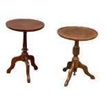 2 mahogany pedestal tables. Largest 38.5x56.5cm