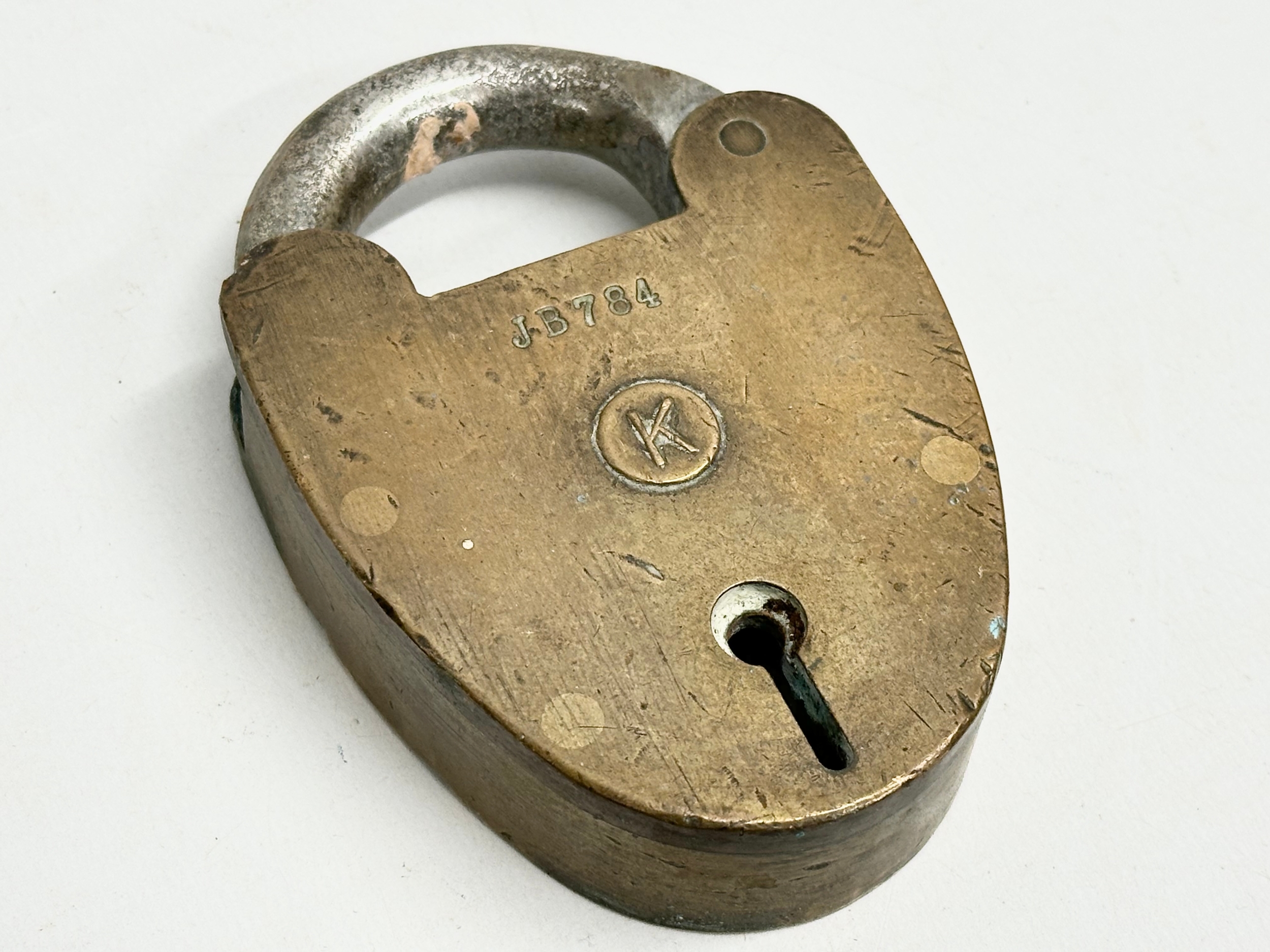 4 Victorian heavy padlocks with an Early 20th Century Yale padlock. Improved Patent Tumbler etc. - Image 6 of 8