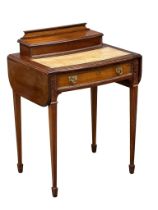An Early 20th Century Hepplewhite Revival mahogany drop leaf writing table. Circa 1900-1910.