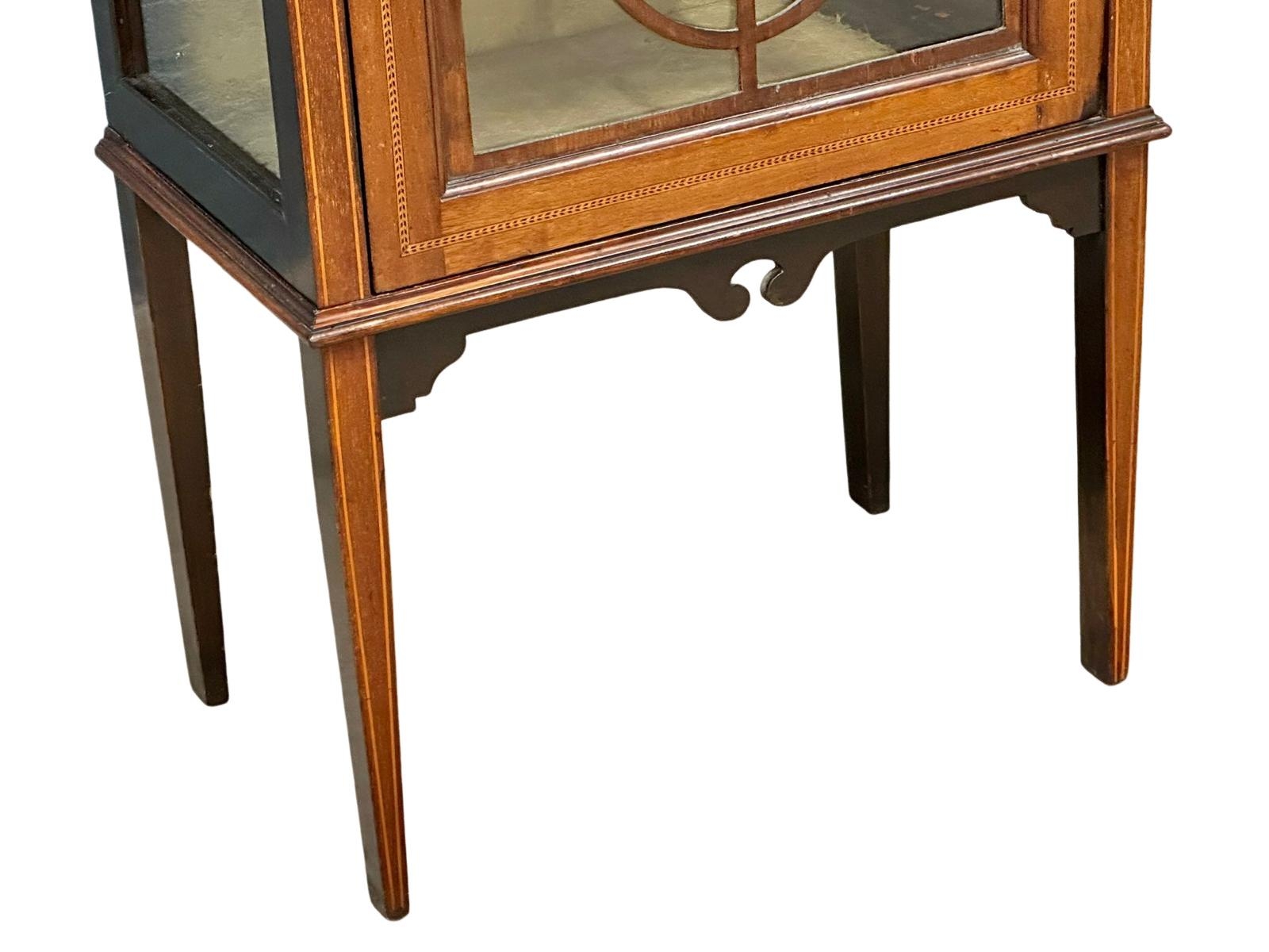 An Edwardian inlaid mahogany display cabinet. 56x34x123cm - Image 3 of 5