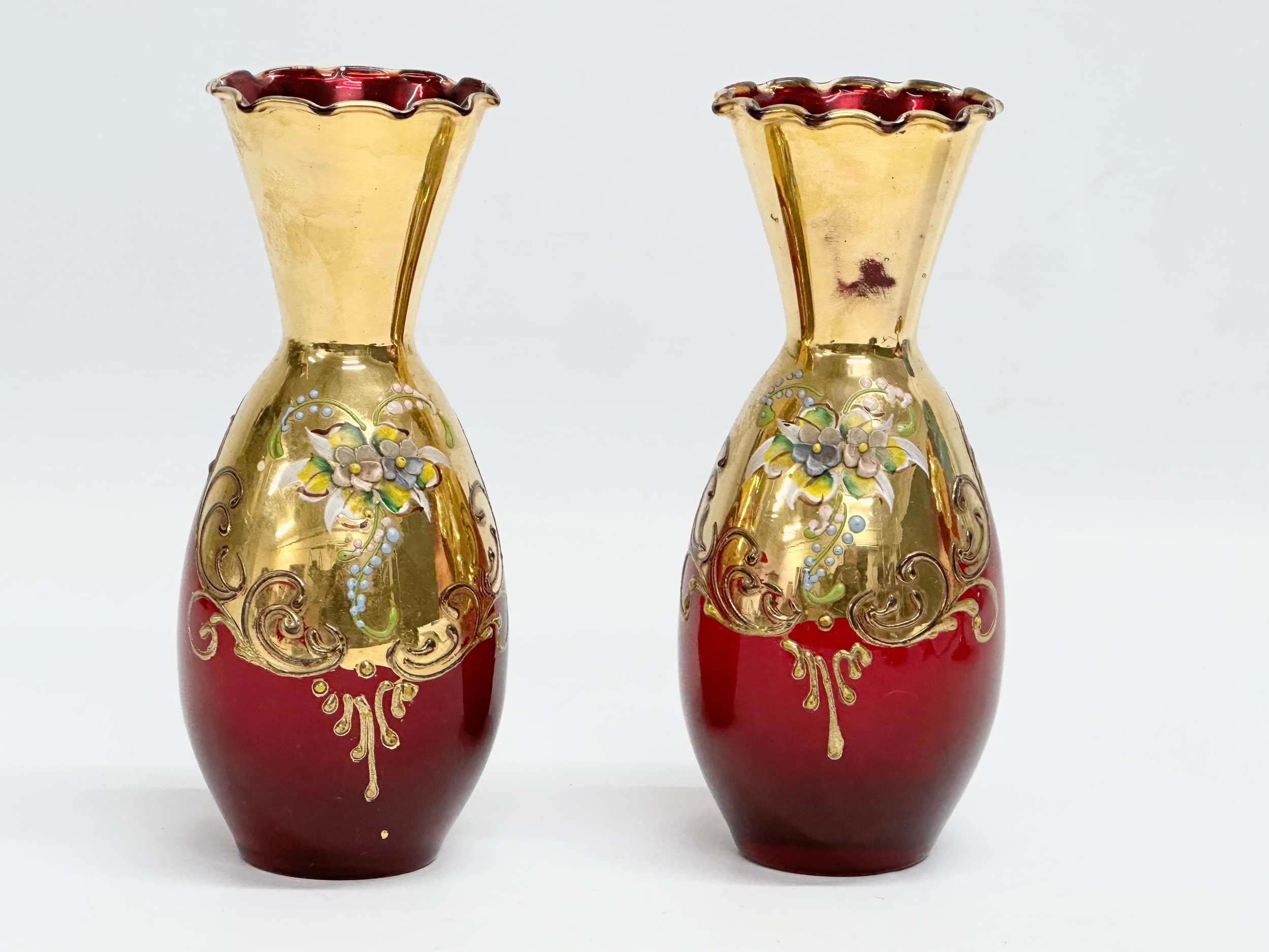 3 pieces of Venetian Murano ruby glass and gilt vases. 21cm - Image 4 of 5