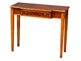A Georgian style yew wood breakfront side table with drawer. 90x40x76cm