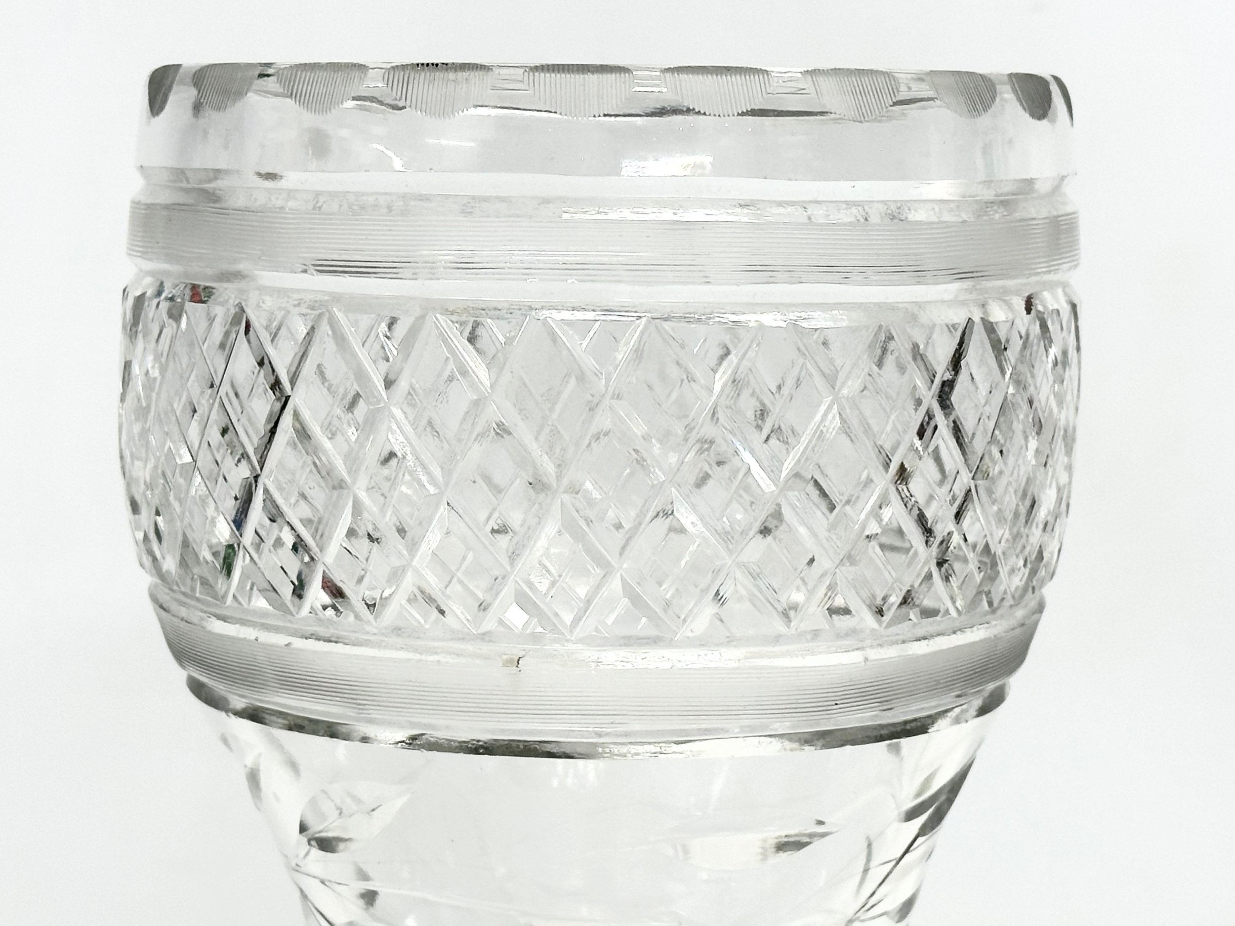 A large early 20th century good quality cut glass vase with etched sunflowers. Circa 1910. 31cm - Image 3 of 7