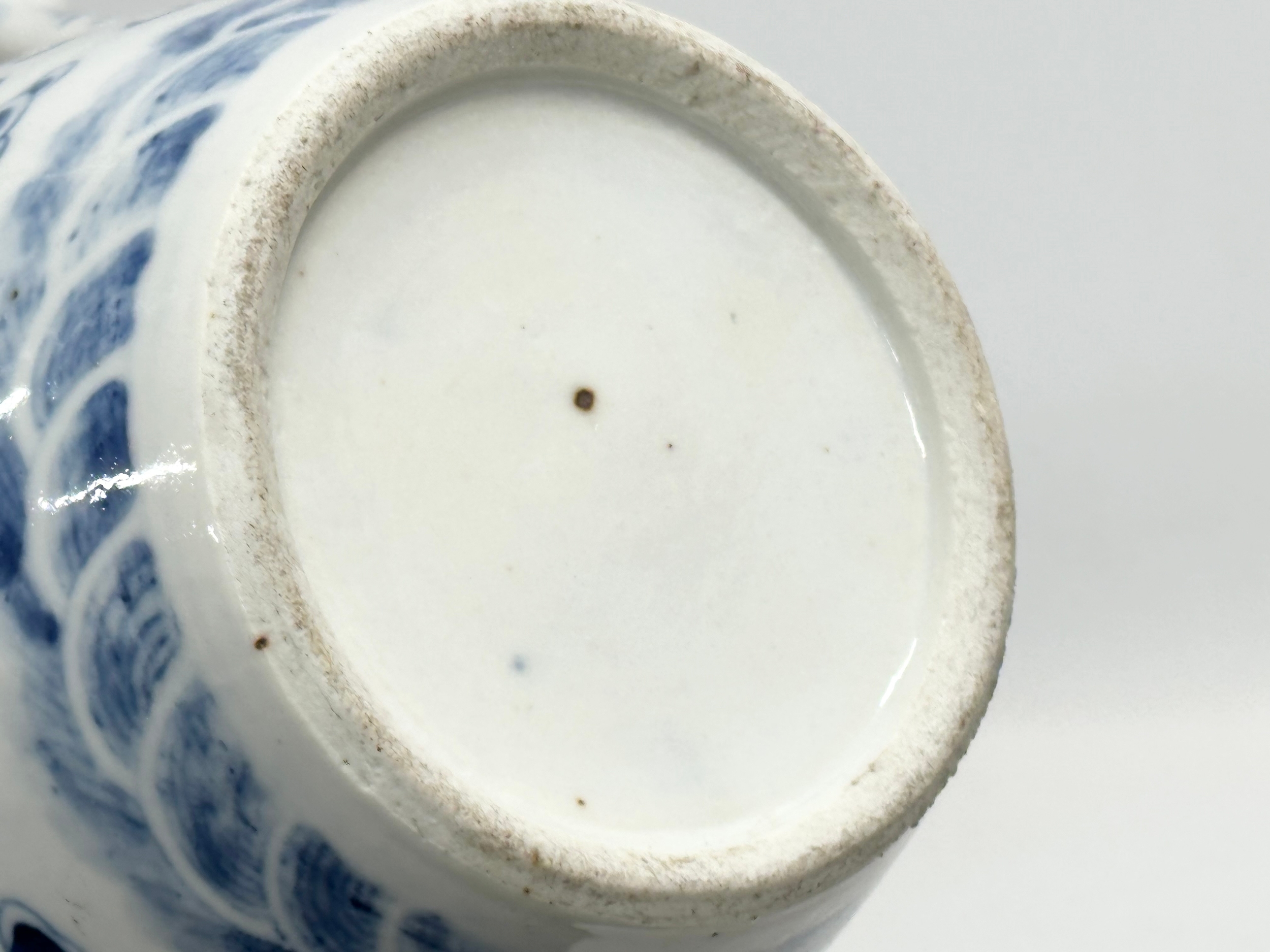 A collection of 18th and 19th Century Chinese and Japanese pottery. A Late 18th Century Chinese - Image 29 of 44