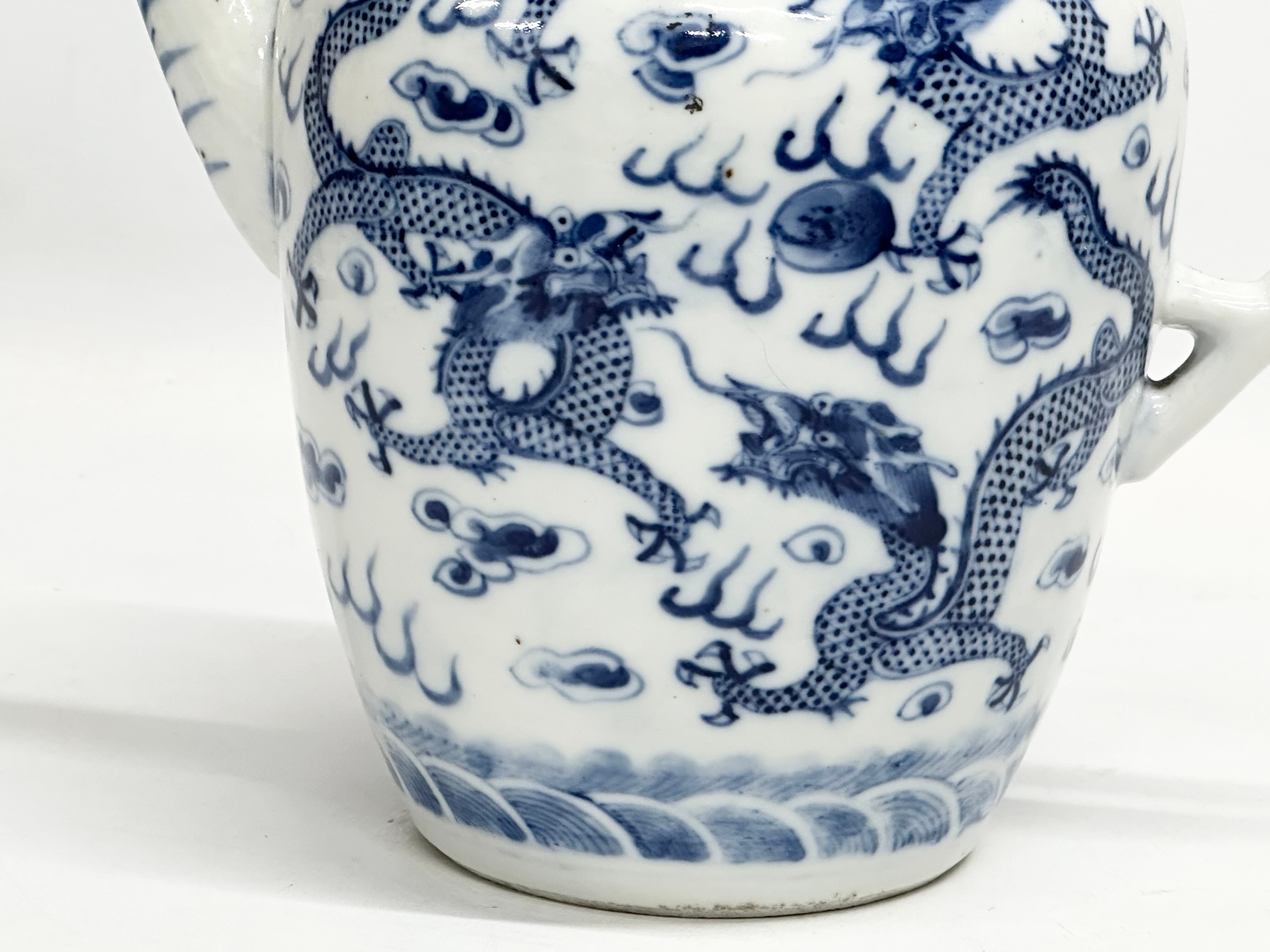 A collection of 18th and 19th Century Chinese and Japanese pottery. A Late 18th Century Chinese - Image 26 of 44