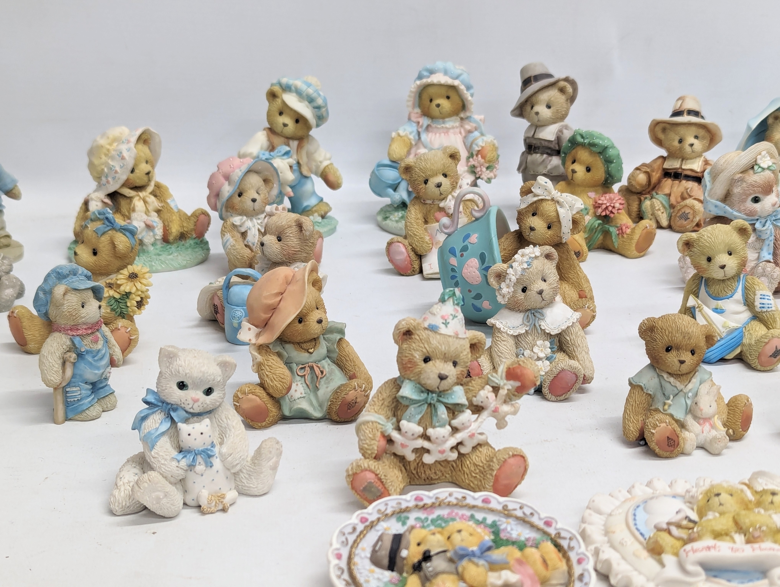 A collection of Cherished Teddies figures. Priscilla Hillman. - Bild 2 aus 3