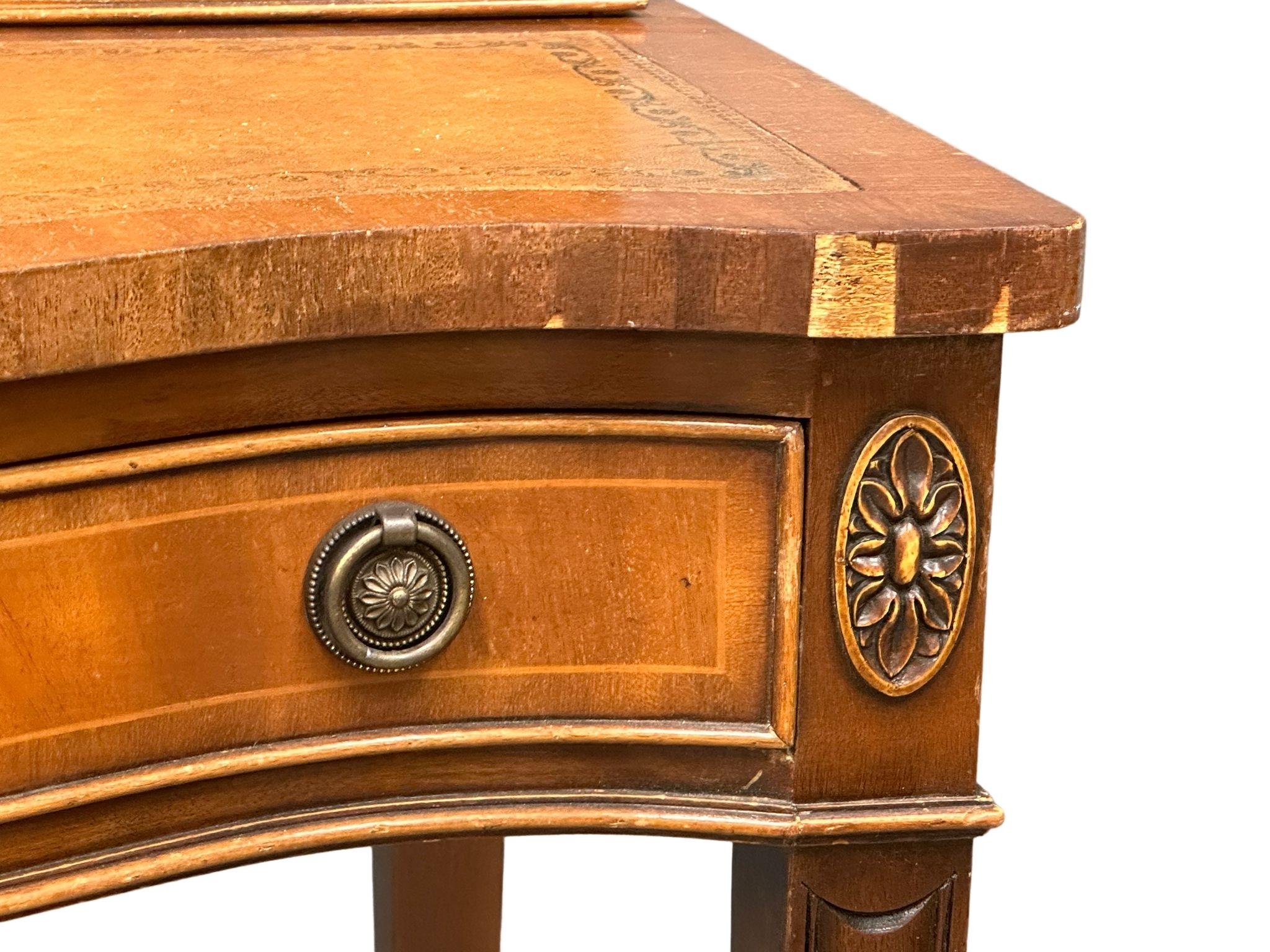 A Hepplewhite style mahogany writing desk with leather top. 91x51x98cm - Image 5 of 6