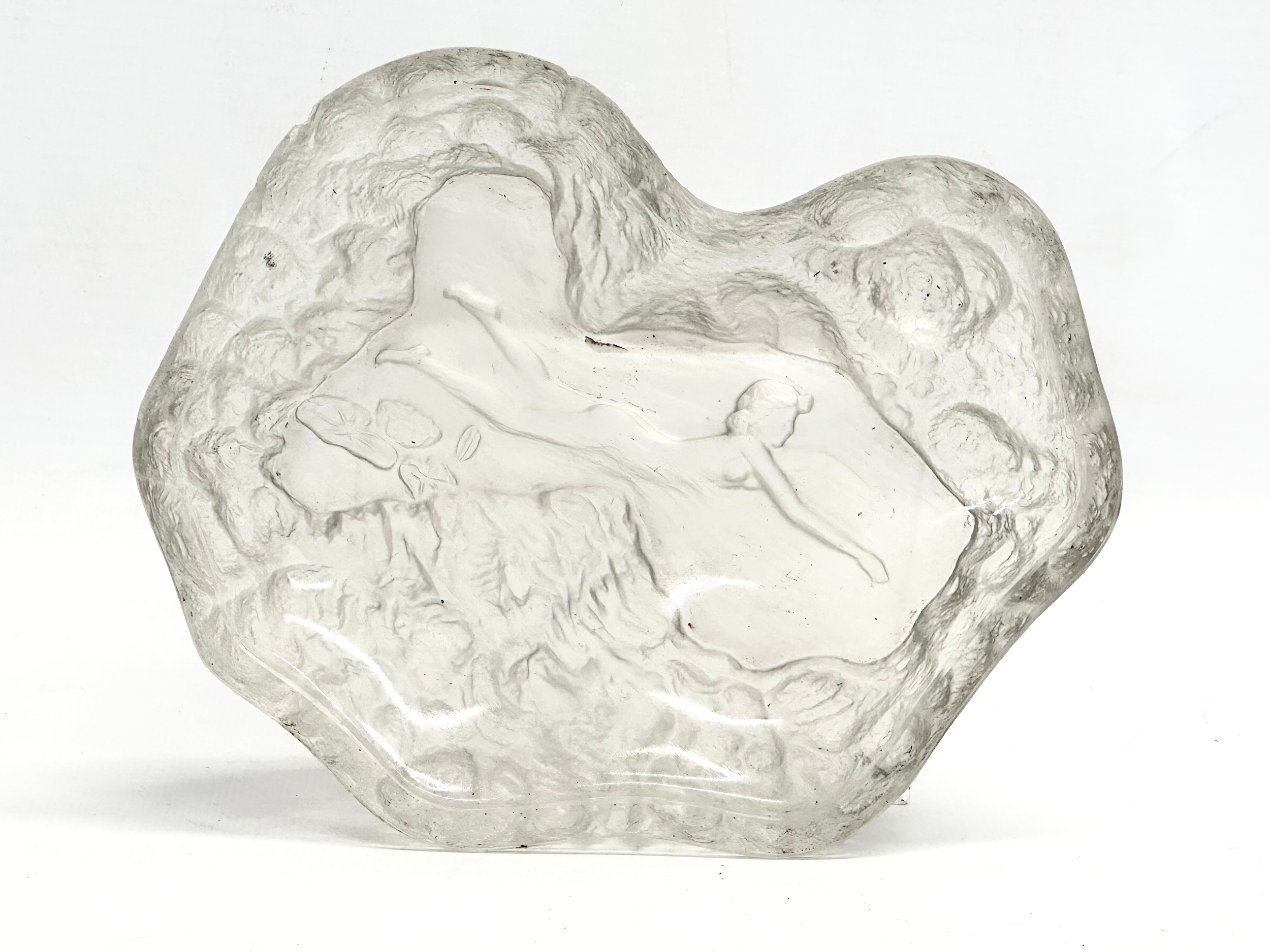 A Czech frosted glass trinket dish by Hoffmann Schlevogt. 16.5x13.5cm