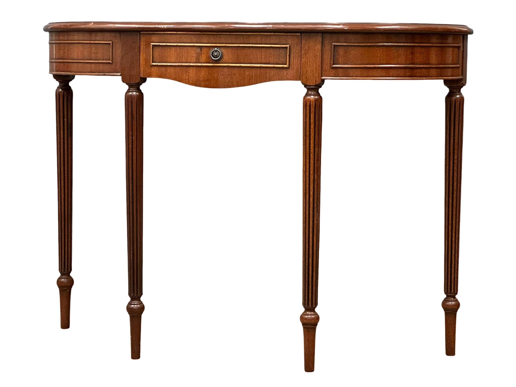 A Georgian style inlaid mahogany side table with the dummy drawer. 102x34x76cm - Image 3 of 3